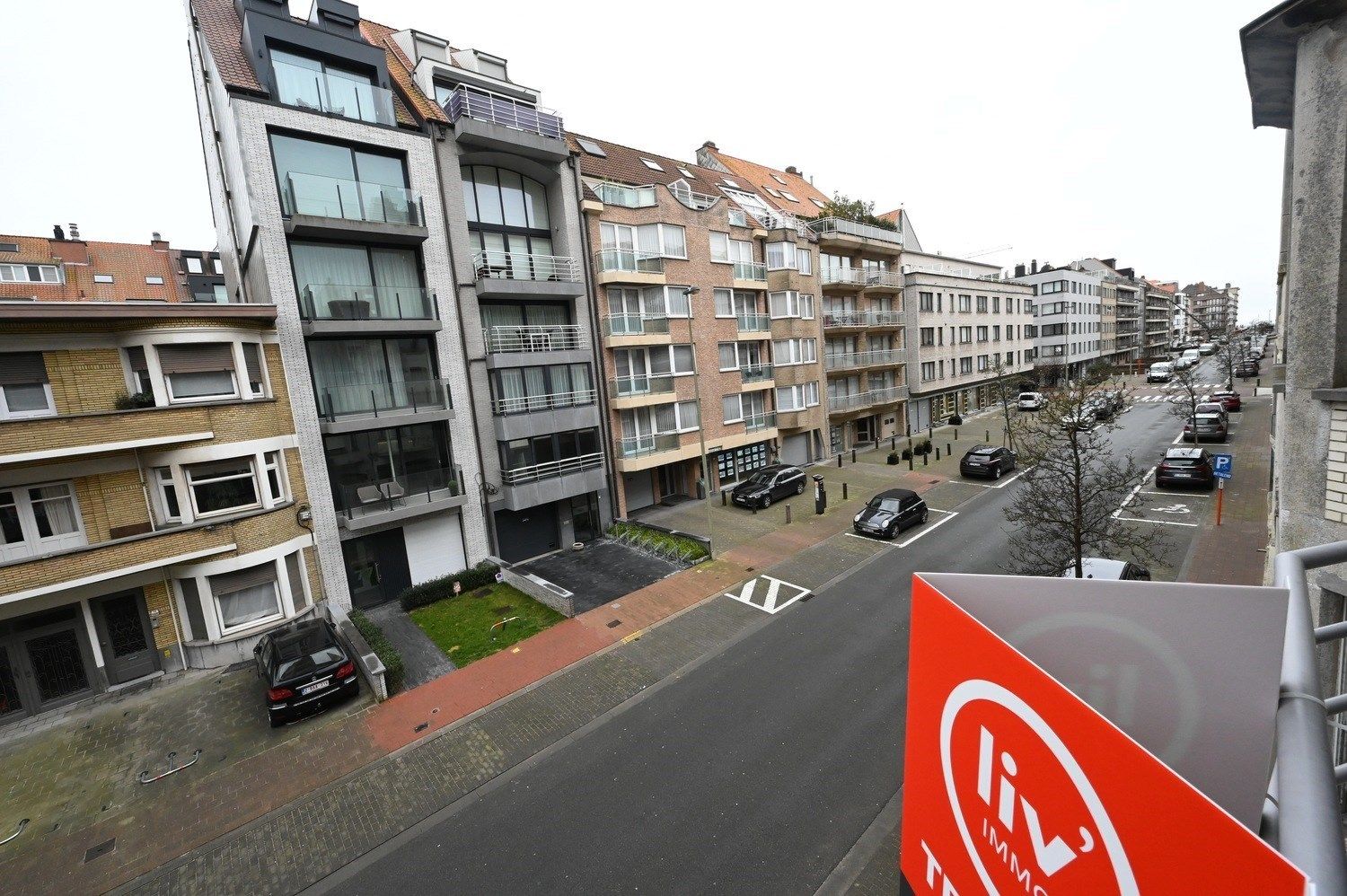 Ongemeubeld: Derde verdiep -  2-slaapkamer appartement aan de zonnekant van de Leopoldlaan, op wandelafstand van het strand en de winkels. foto 25