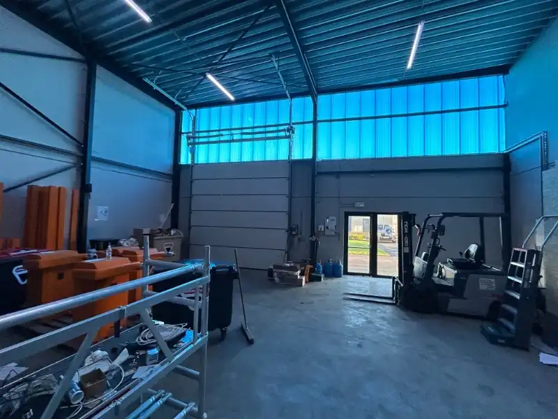 Recente loods van 168 m² met privé parkeerplaats foto 3