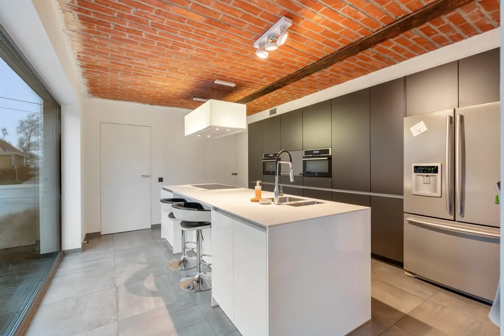 Uniek landhuis op een perceel van +/- 27 are in een GROENE oase foto 10