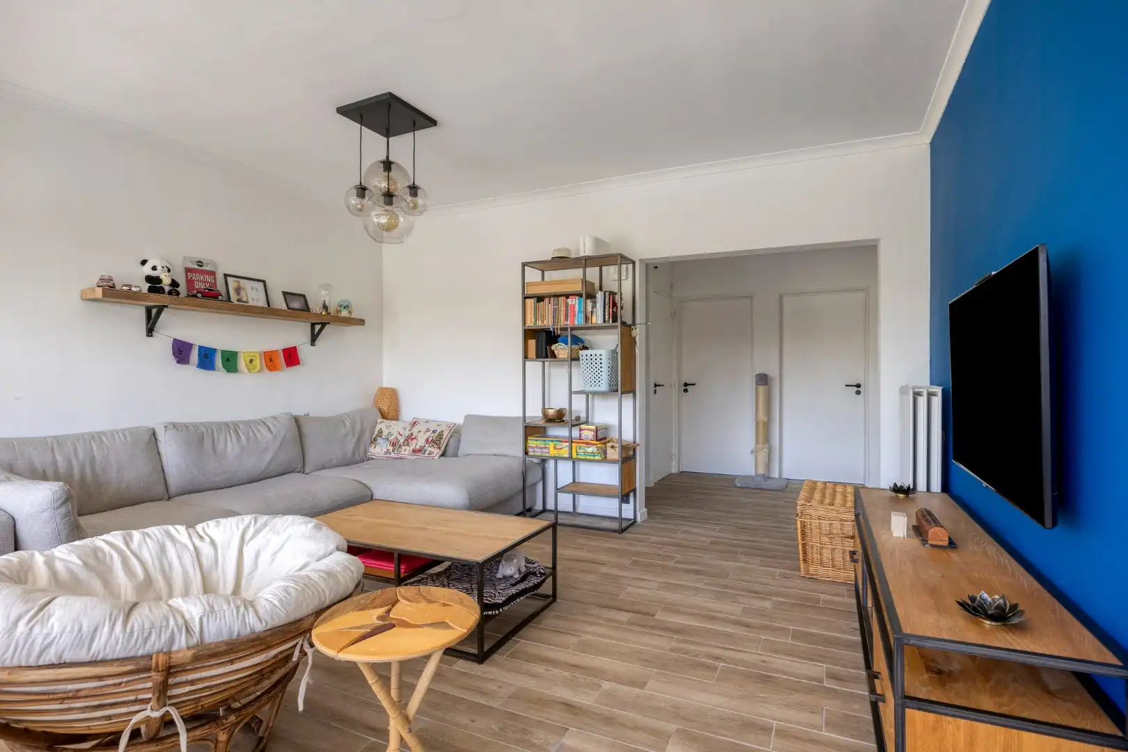 Hedendaags 2 slpk appartement met garage foto 3