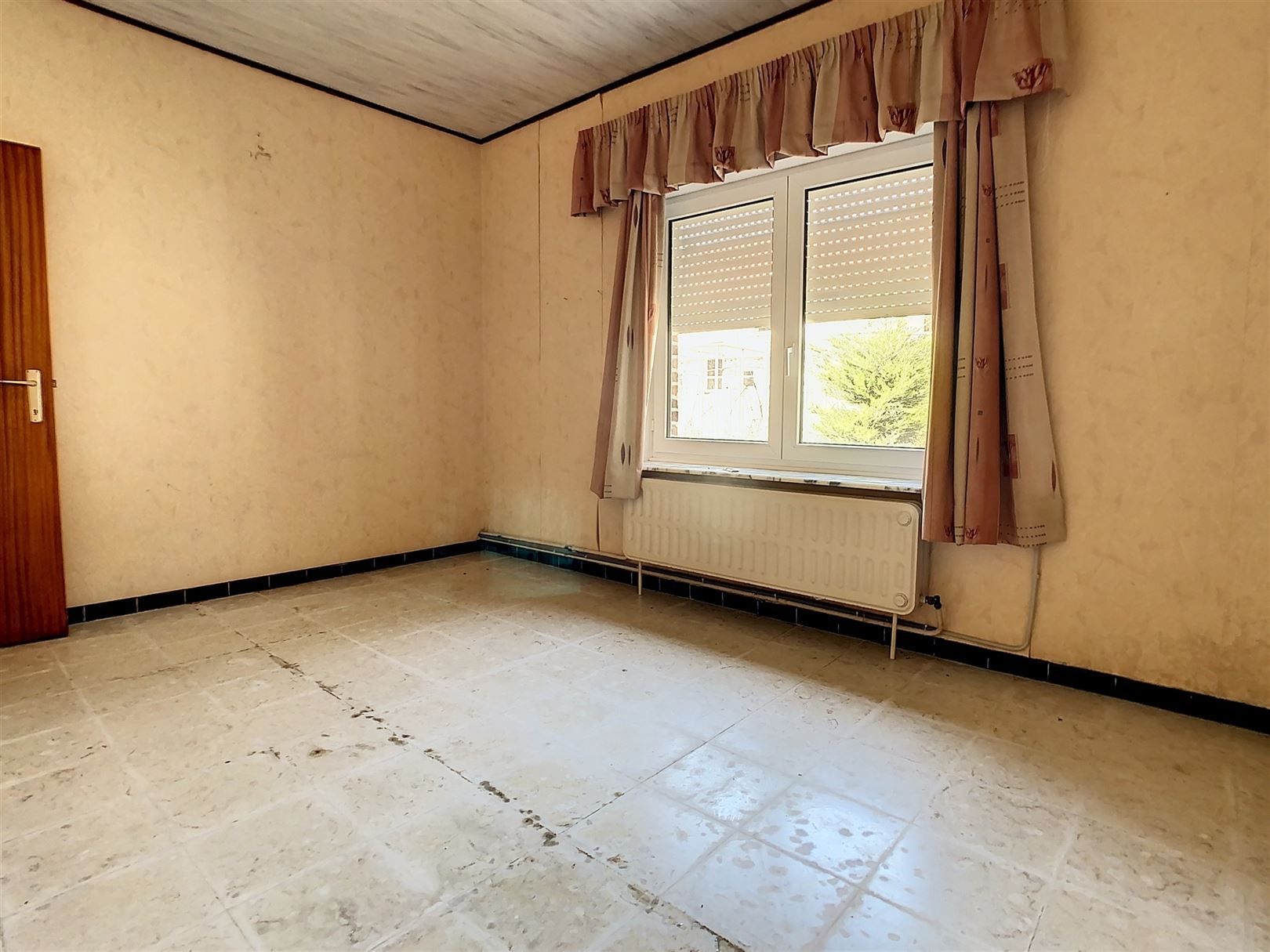 Karaktervolle vrijstaande woning, te renoveren, grote schuur, opp 15a 37ca foto 37