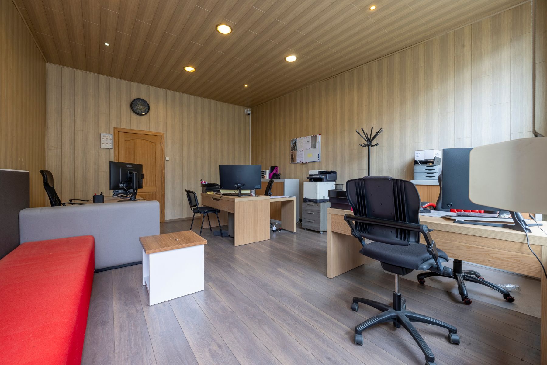 Handelsruimte met woning – 5 slaapkamers en stadsterras foto 2
