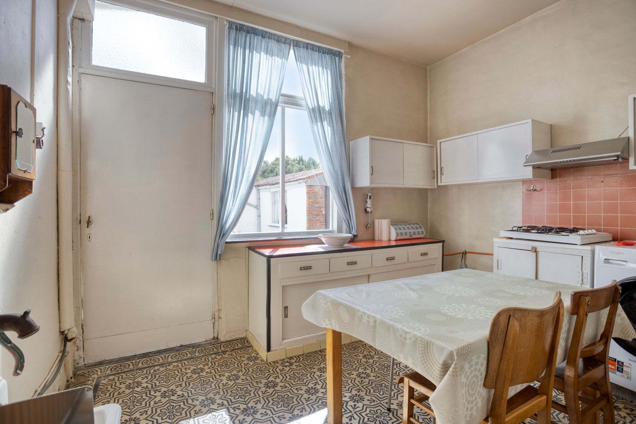 omvangrijk buiten, kansrijk binnen: woning te Bierbeek foto 10