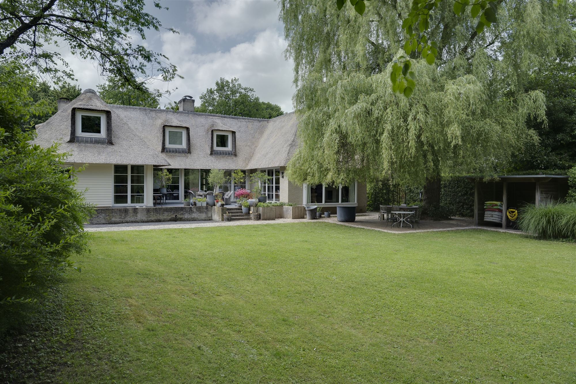 Exclusieve rietgedekte villa op 5.717 m² grond. foto 4