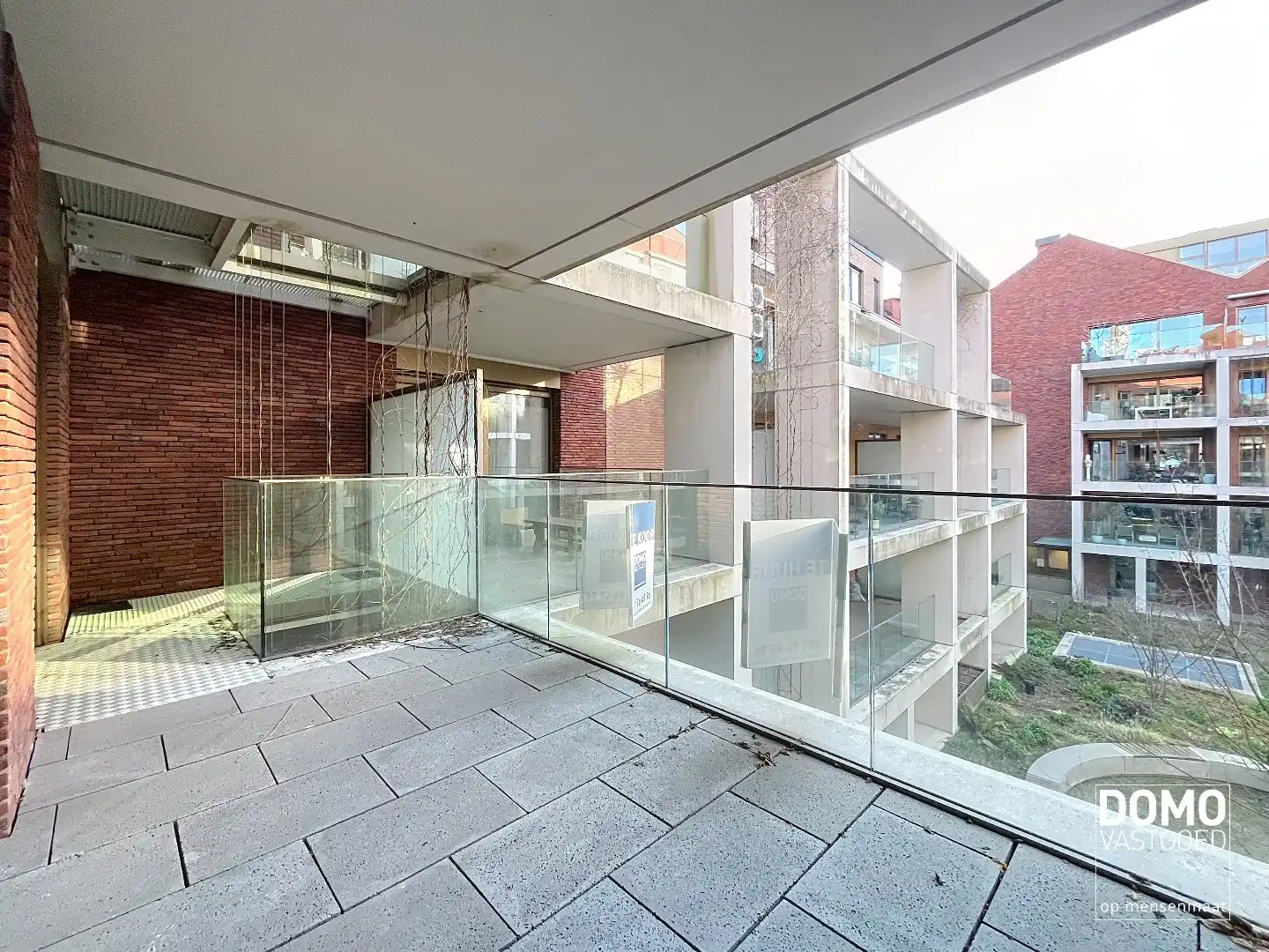 GOED GELEGEN SERVICEFLAT TE KOOP IN CENTRUM HASSELT foto {{pictureIndex}}