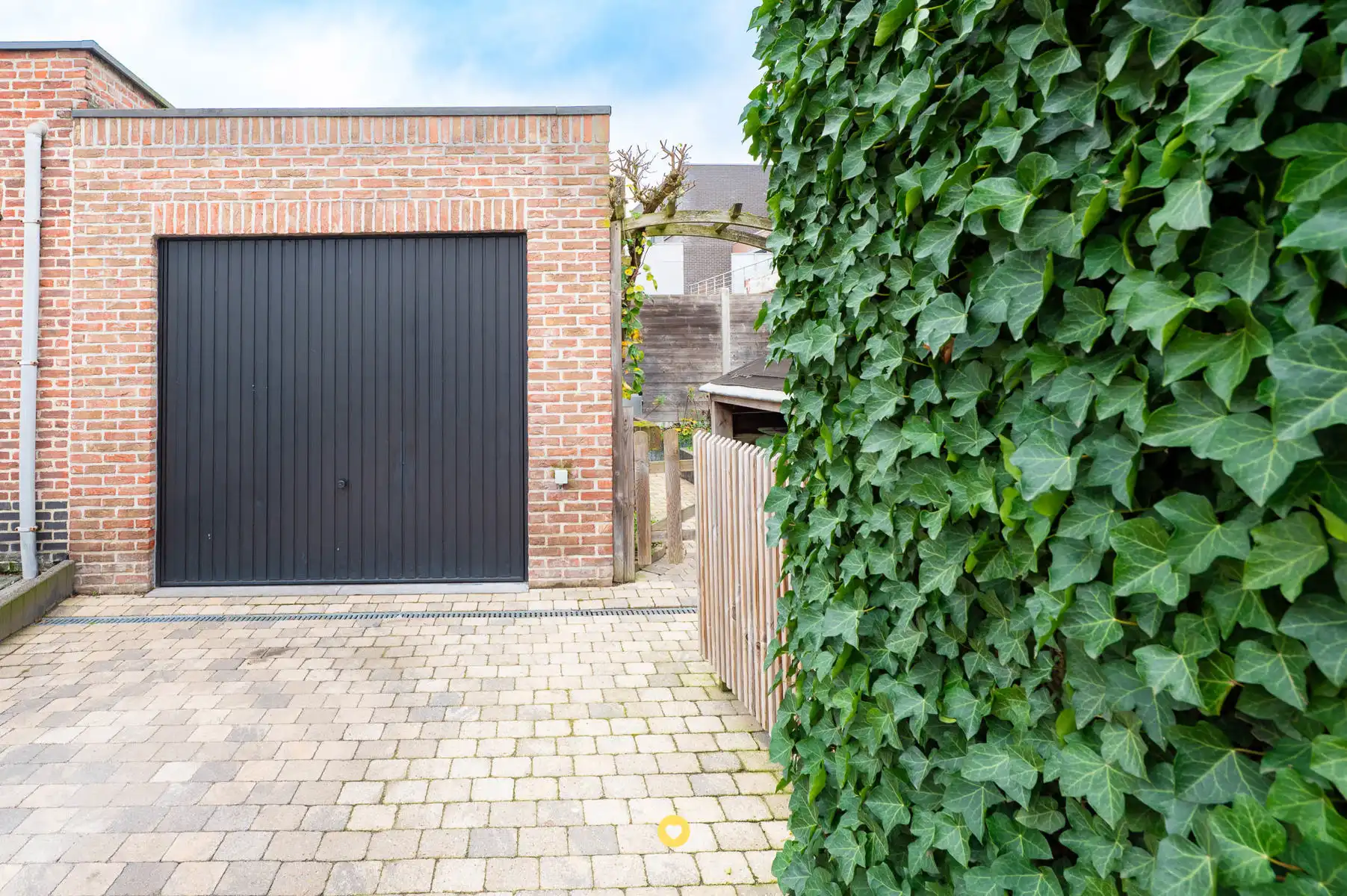 Instapklare & ruime HOB met 4 SLK's, garage en ZW tuin foto 18