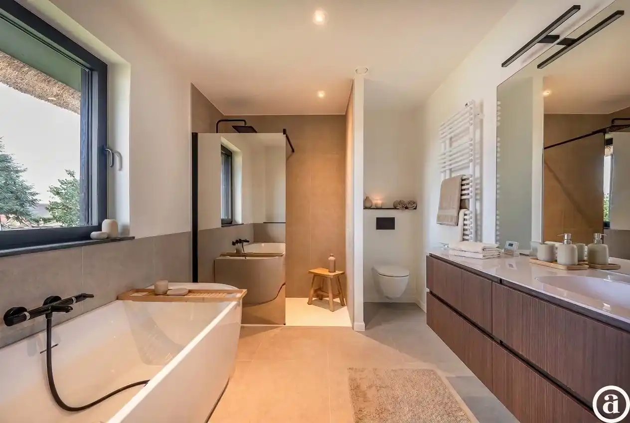 Prachtige nieuwbouw villa met 5 slaapkamers gelegen in een rustige residentiële omgeving.  foto 13