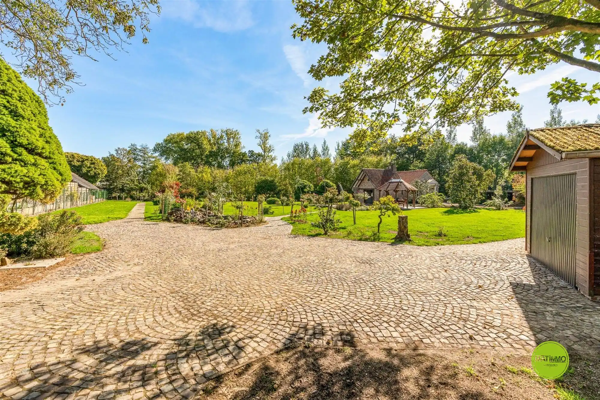Luxueus gerenoveerde woning met groot stuk grond  foto 52