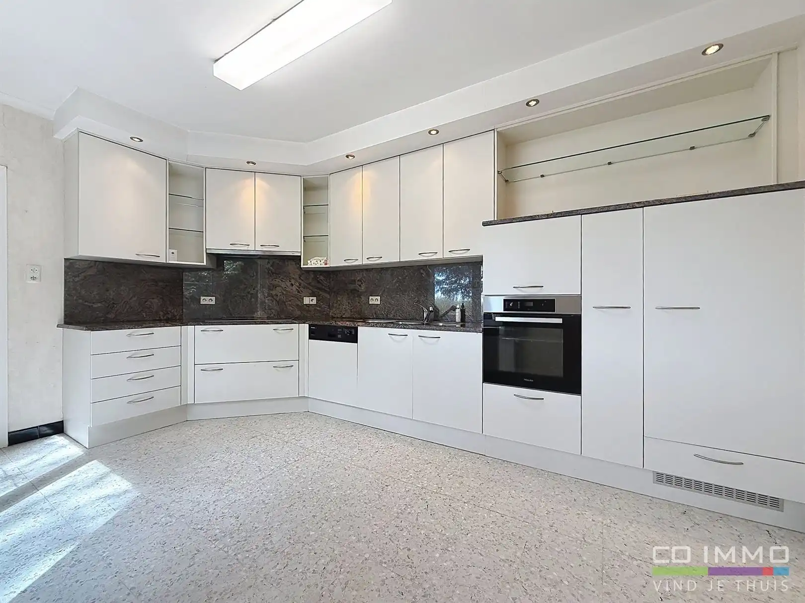 Karaktervolle woning, 4 slpks op een perceel van > 1 hectare foto 16