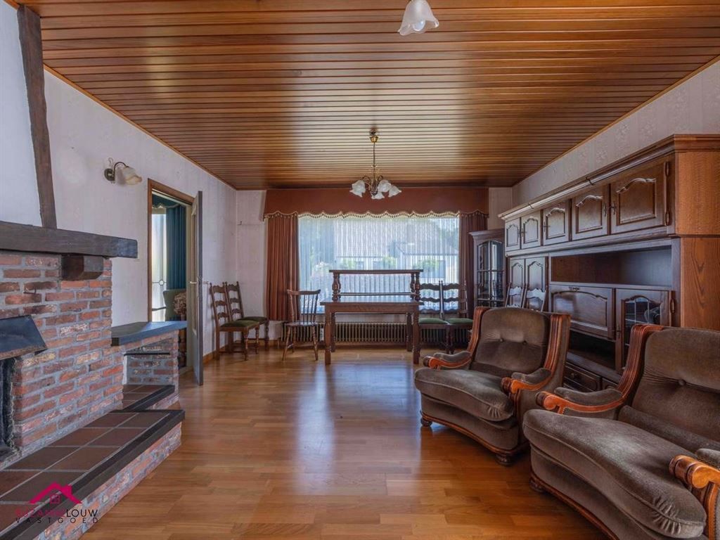Vrijstaande, op te frissen woning foto 11