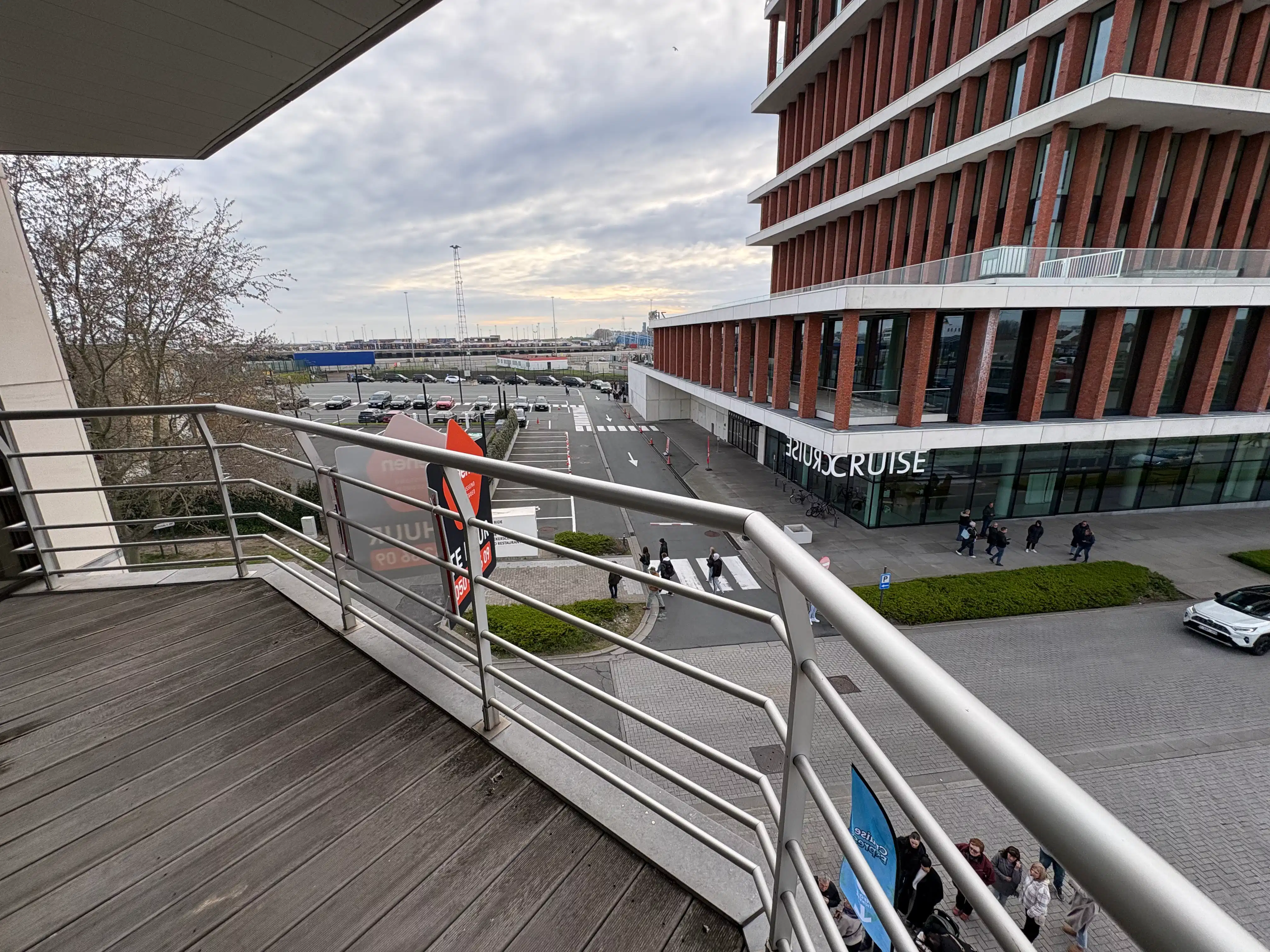 Heel ruim appartement met drie slaapkamers en twee terrassen te Zeebrugge. Mooi uitzicht op de Haven. foto 16