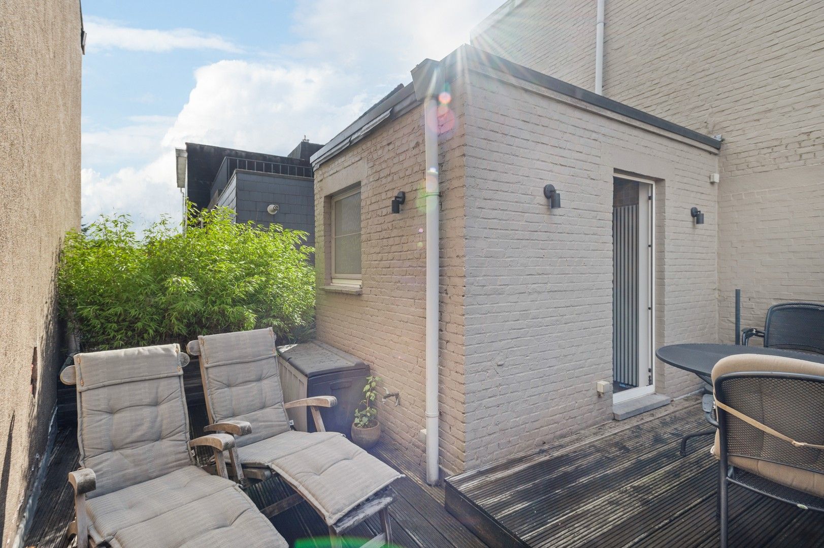 Zeer goed gelegen handelspand met woonst en 2 garages! foto 16