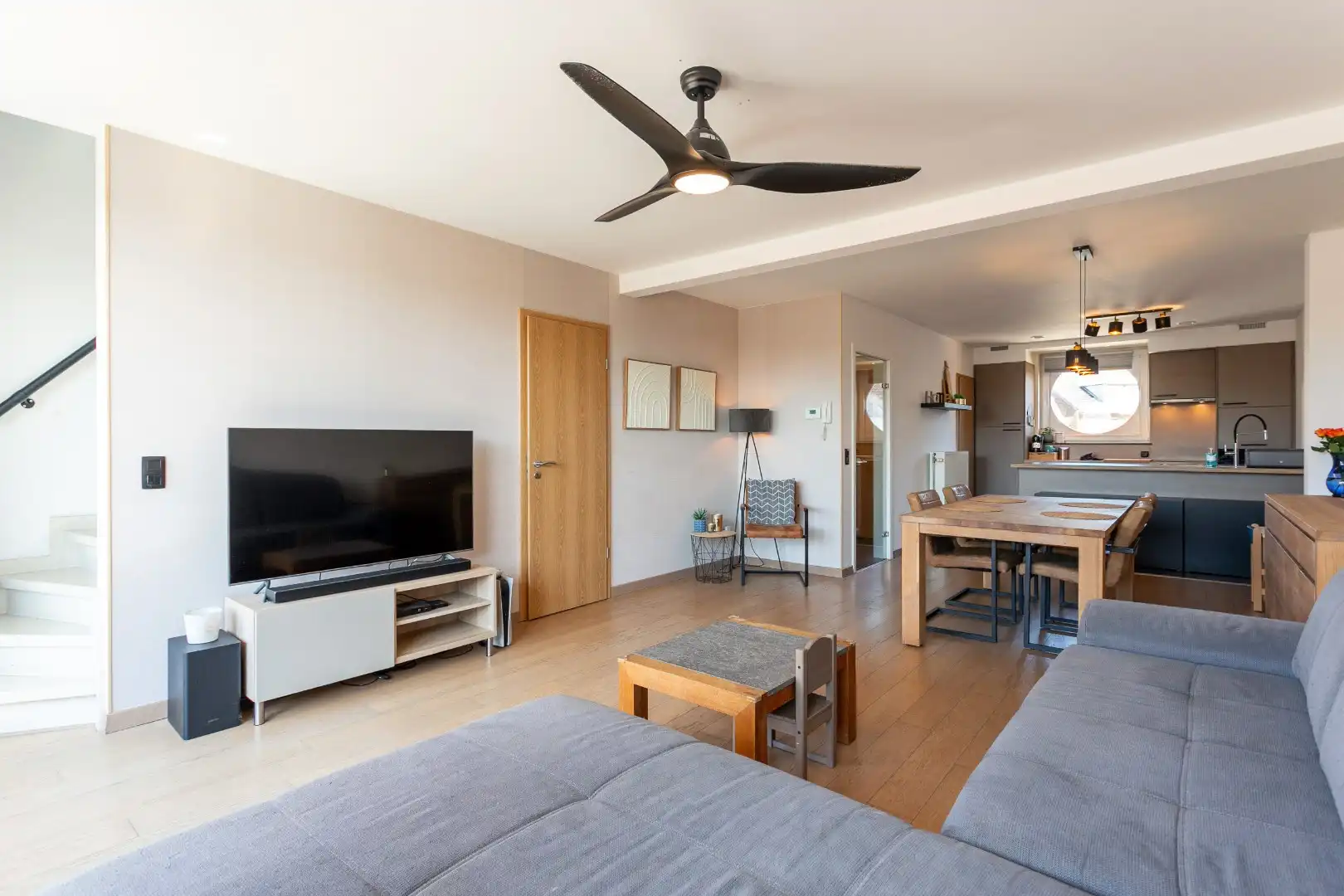 Energiezuinig duplex-app met 3 slpk, terras + staanplaats foto {{pictureIndex}}