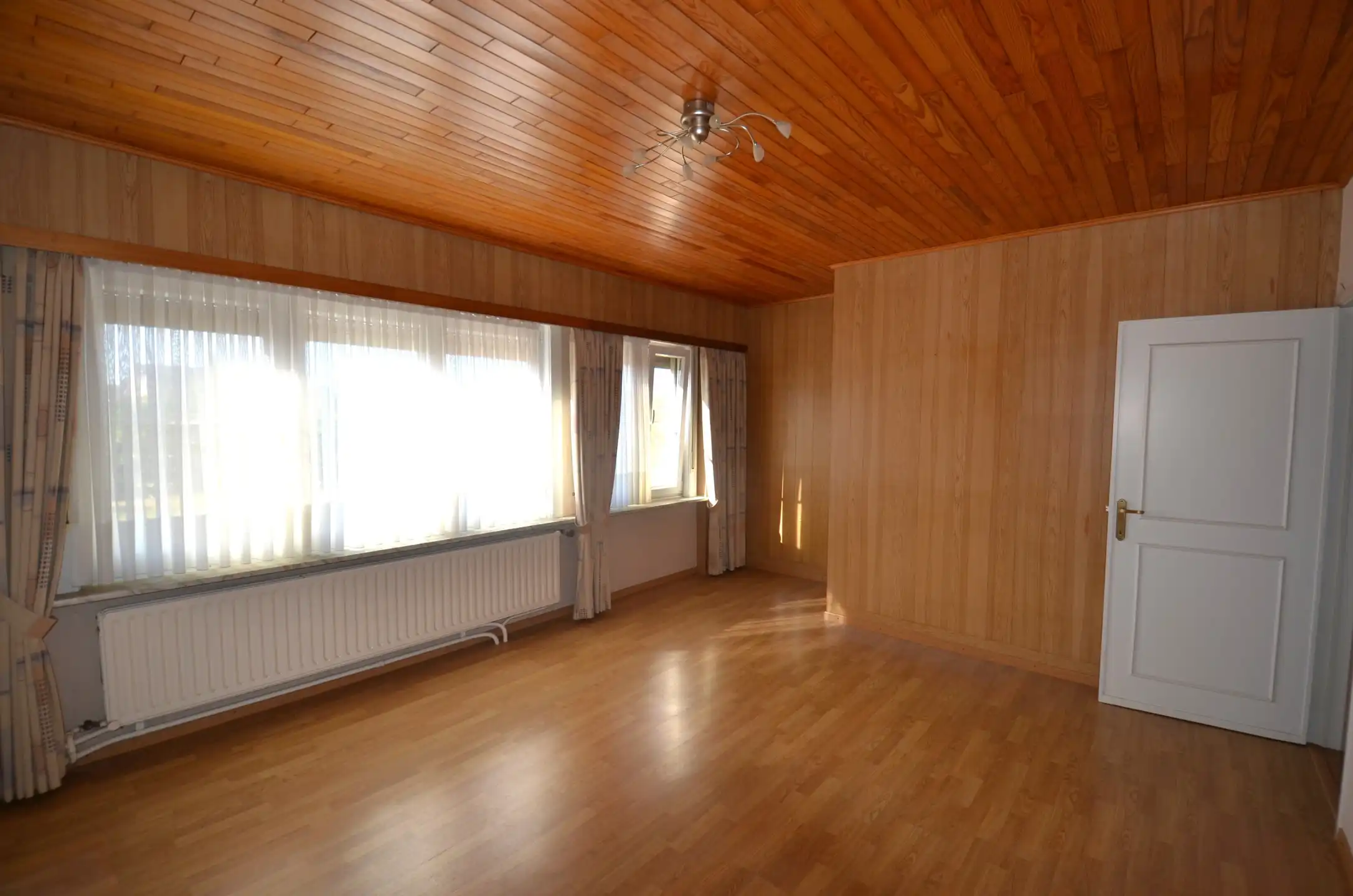 Te renoveren woning met 3 slaapkamers, tuintje en dubbele garage foto 17