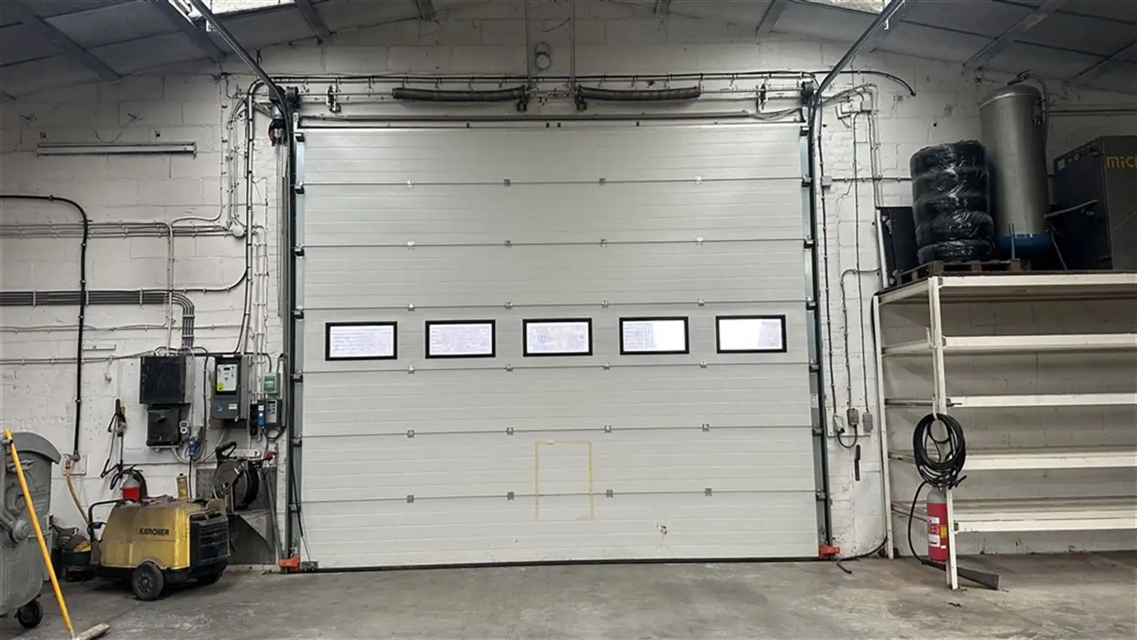 Ruime loods met kantoor en buitenterrein te Ieper foto 6