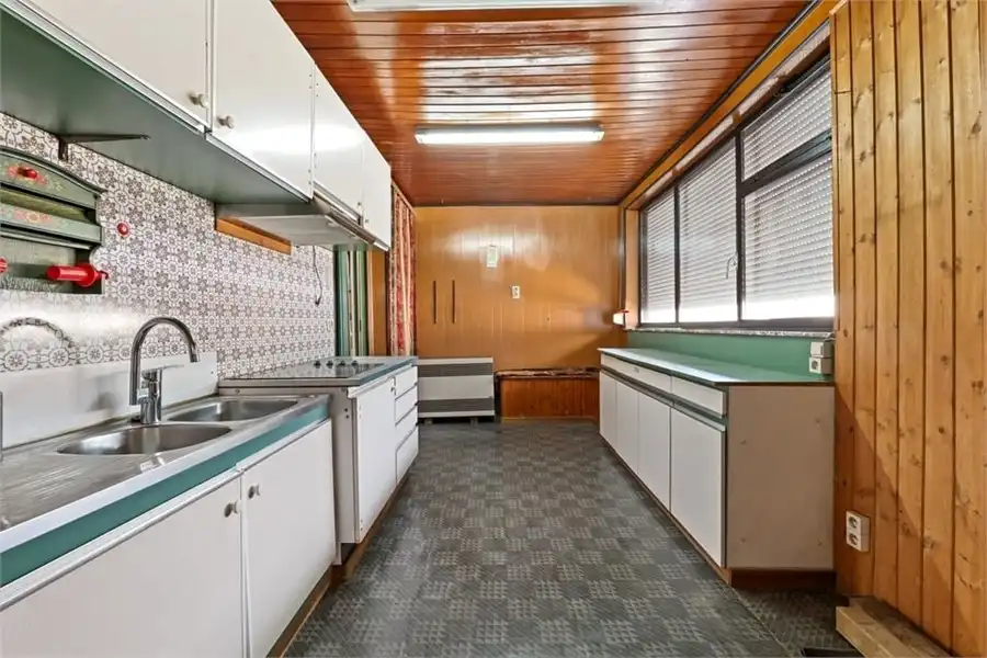 2 TE RENOVEREN WONINGEN+ 16 GARAGES OP EEN PERCEEL VAN 9A87 foto 12