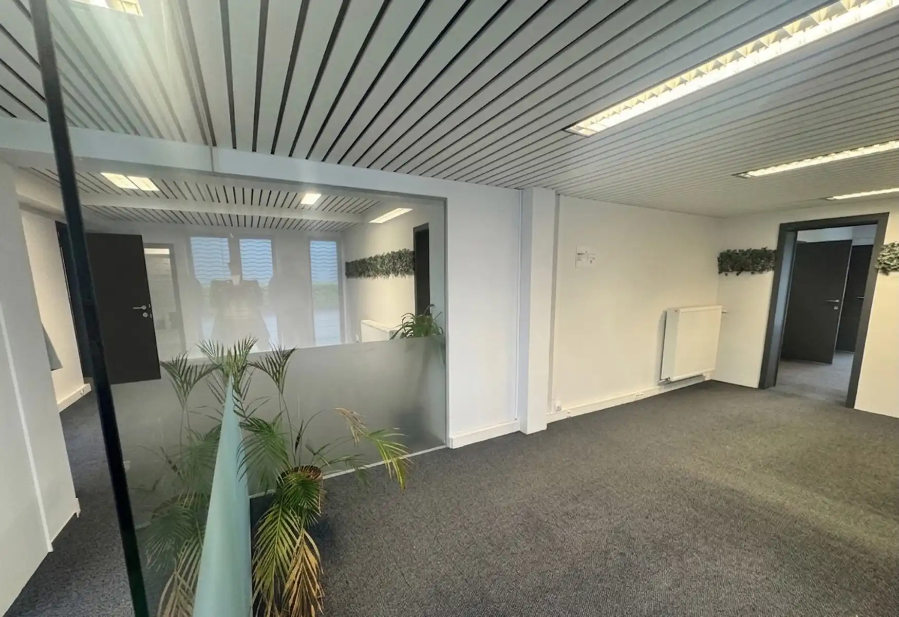 Showroom/Kantoren te huur incl. 15 parkeerplaatsen en opslag foto 3