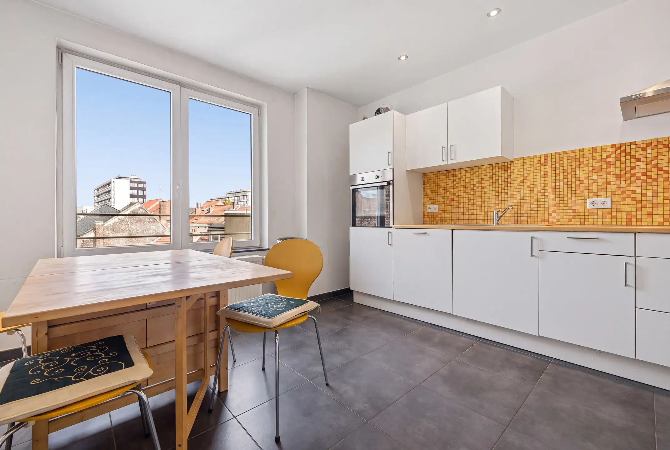Gerenoveerd appartement met 2 slpkamers van ± 92m² foto 14