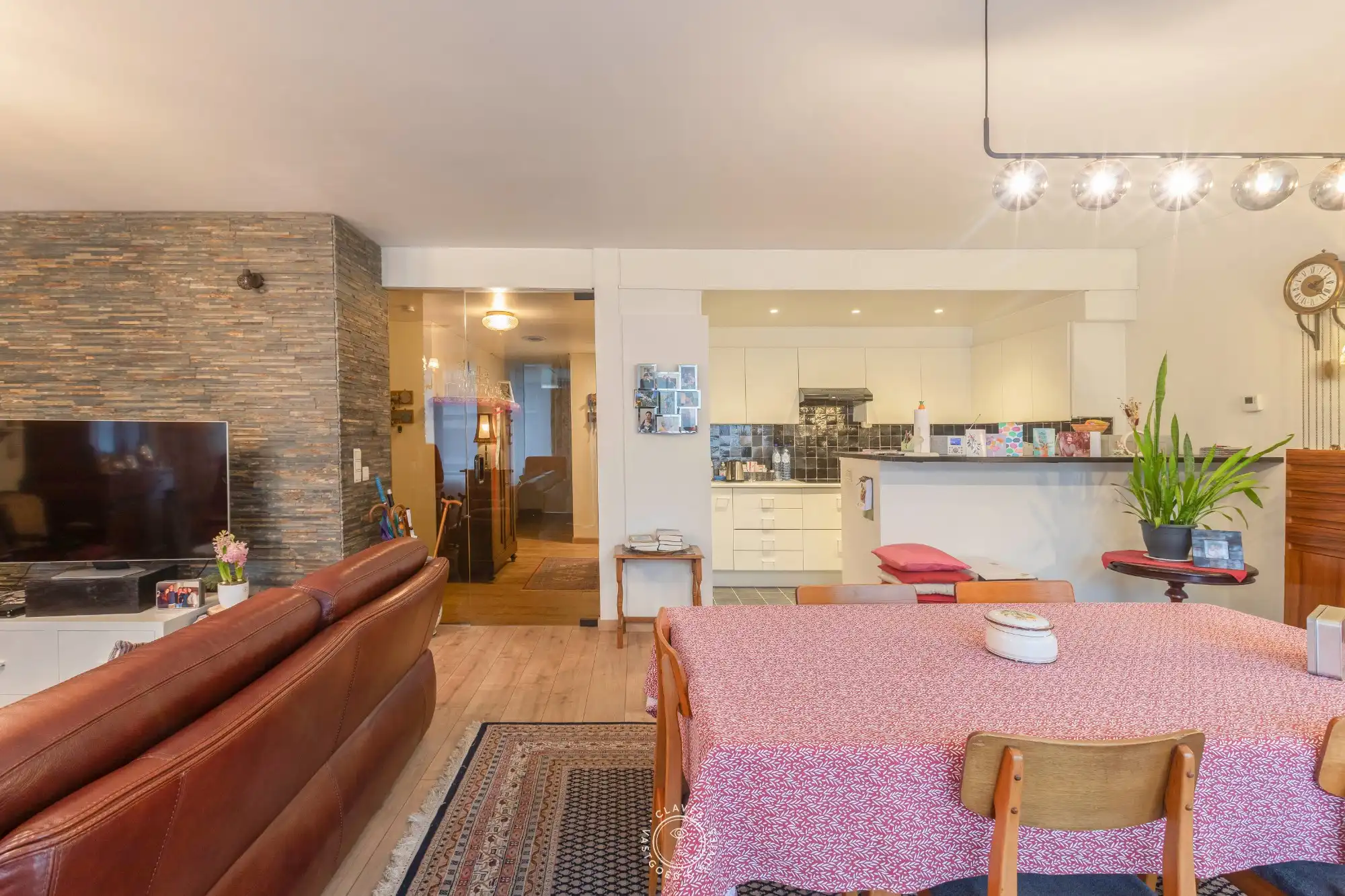 Ruim 3-slaapkamerappartement op interessante centrale ligging in Sint-Niklaas foto {{pictureIndex}}