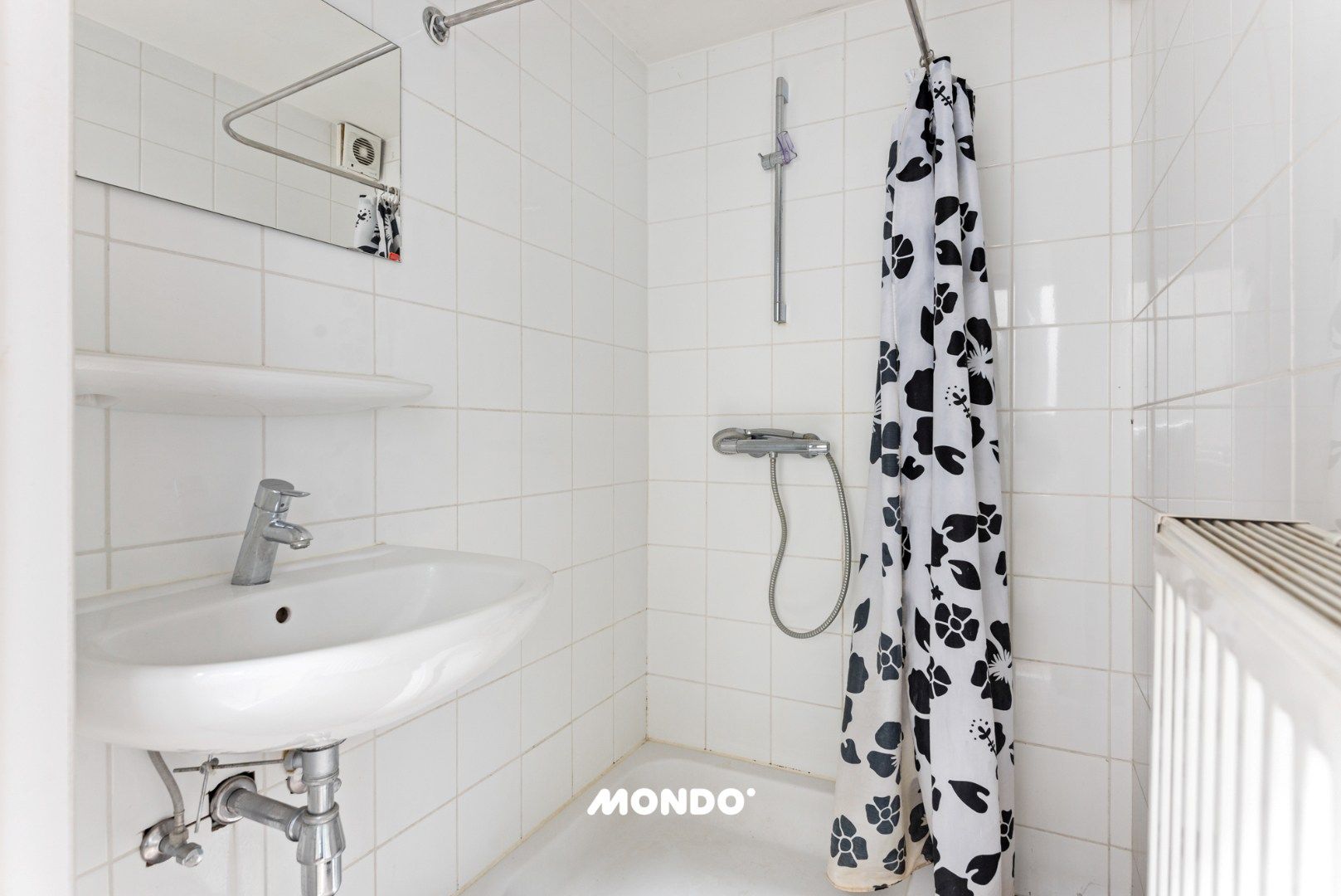 Rustig gelegen woning met 3 slaapkamers en veel potentieel nabij het centrum! foto 9