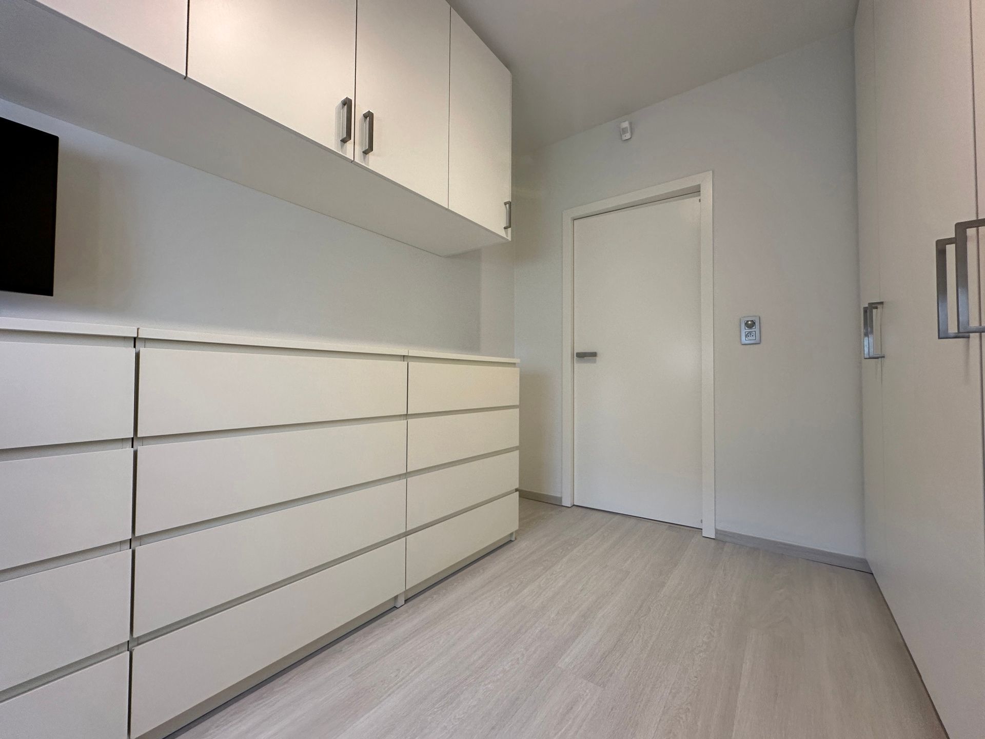 Vernieuwd gelijkvloers appartement met 2 slpk foto 17