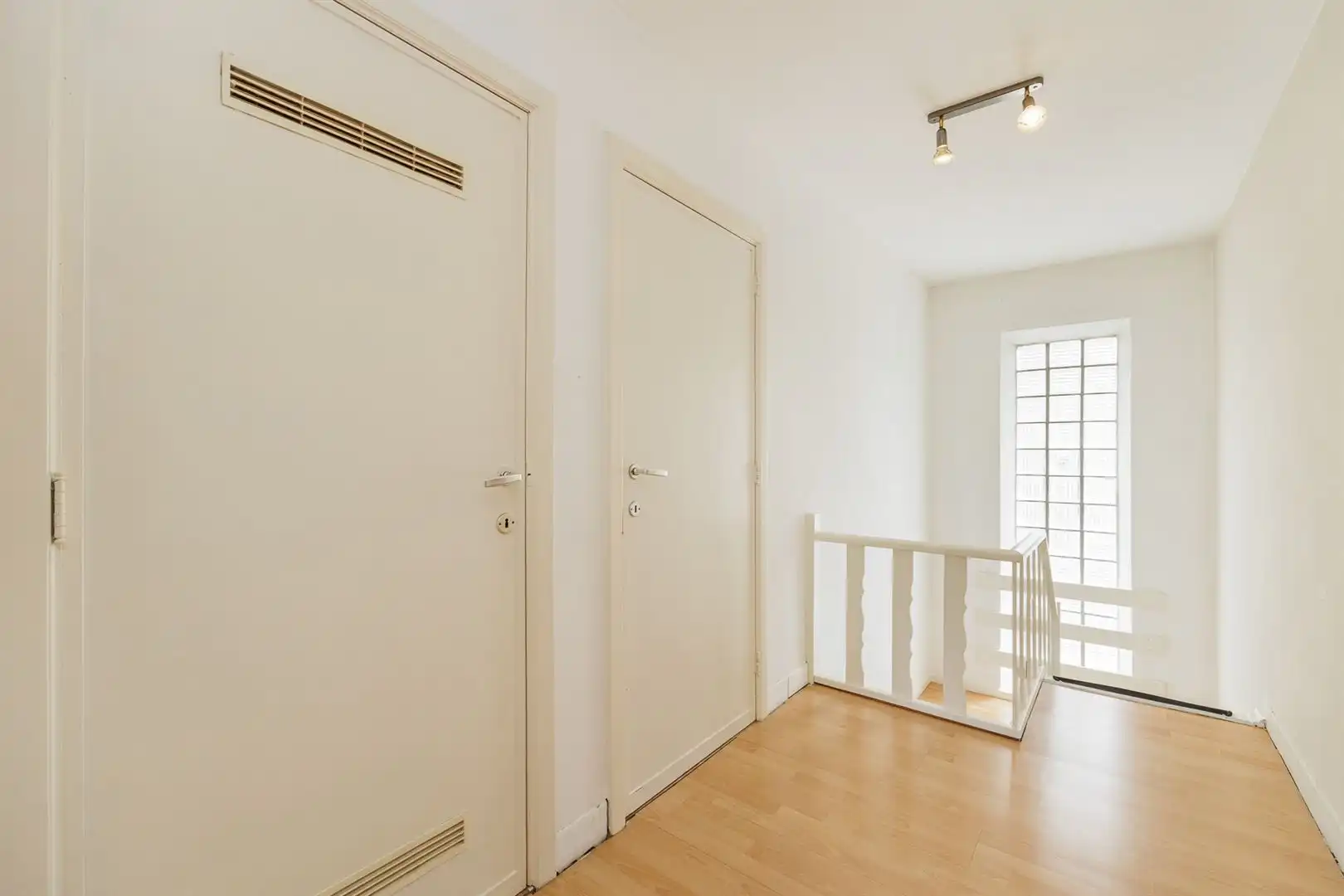 Ruime, lichte woning met garage & oprit op centrale ligging foto 13