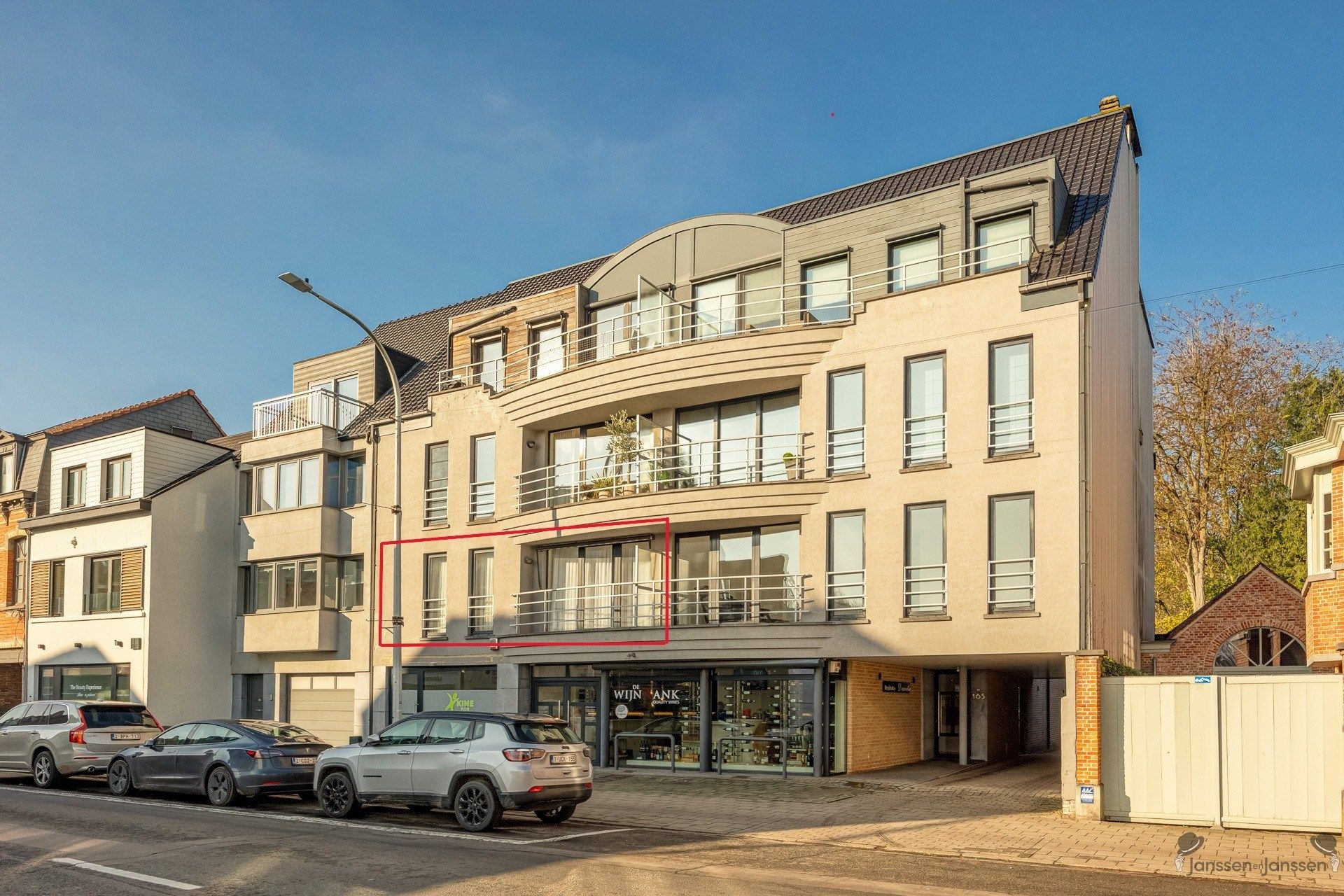 appartement met ruim terras foto {{pictureIndex}}