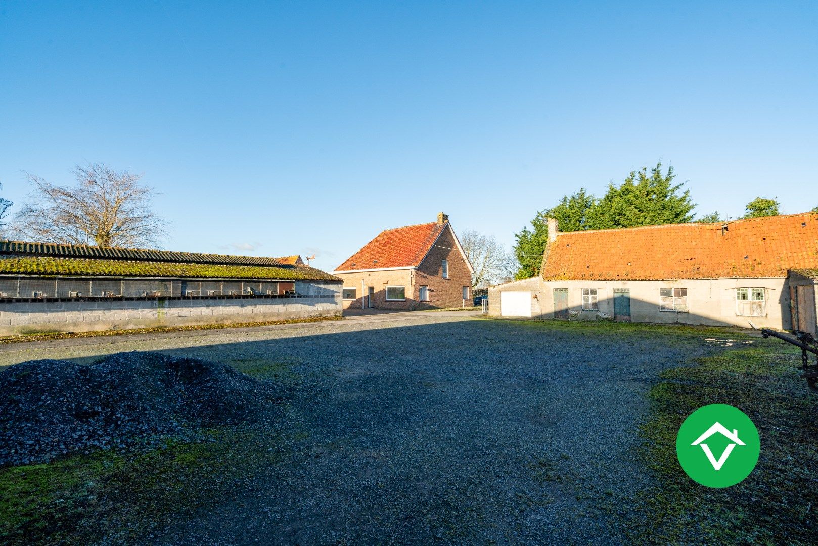 Authentieke hofstede in een landelijke omgeving te Koekelare foto 19