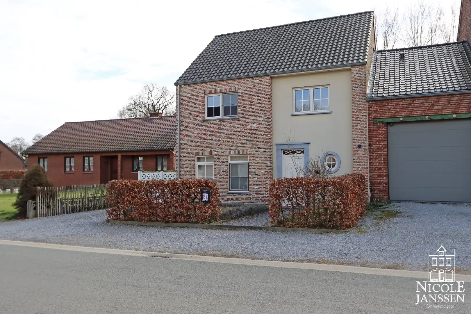 Instapklare halfvrijstaande gezinswoning met diepe tuin en ruime carport foto 30