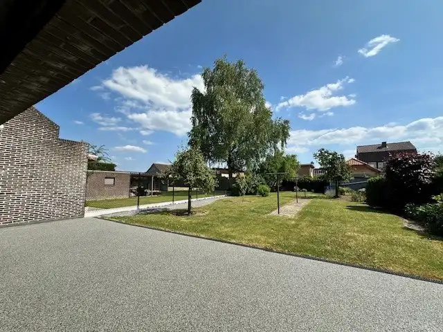 Halfopen woning met 3 slaapkamers, tuin en garage te Neeroeteren.  foto 14