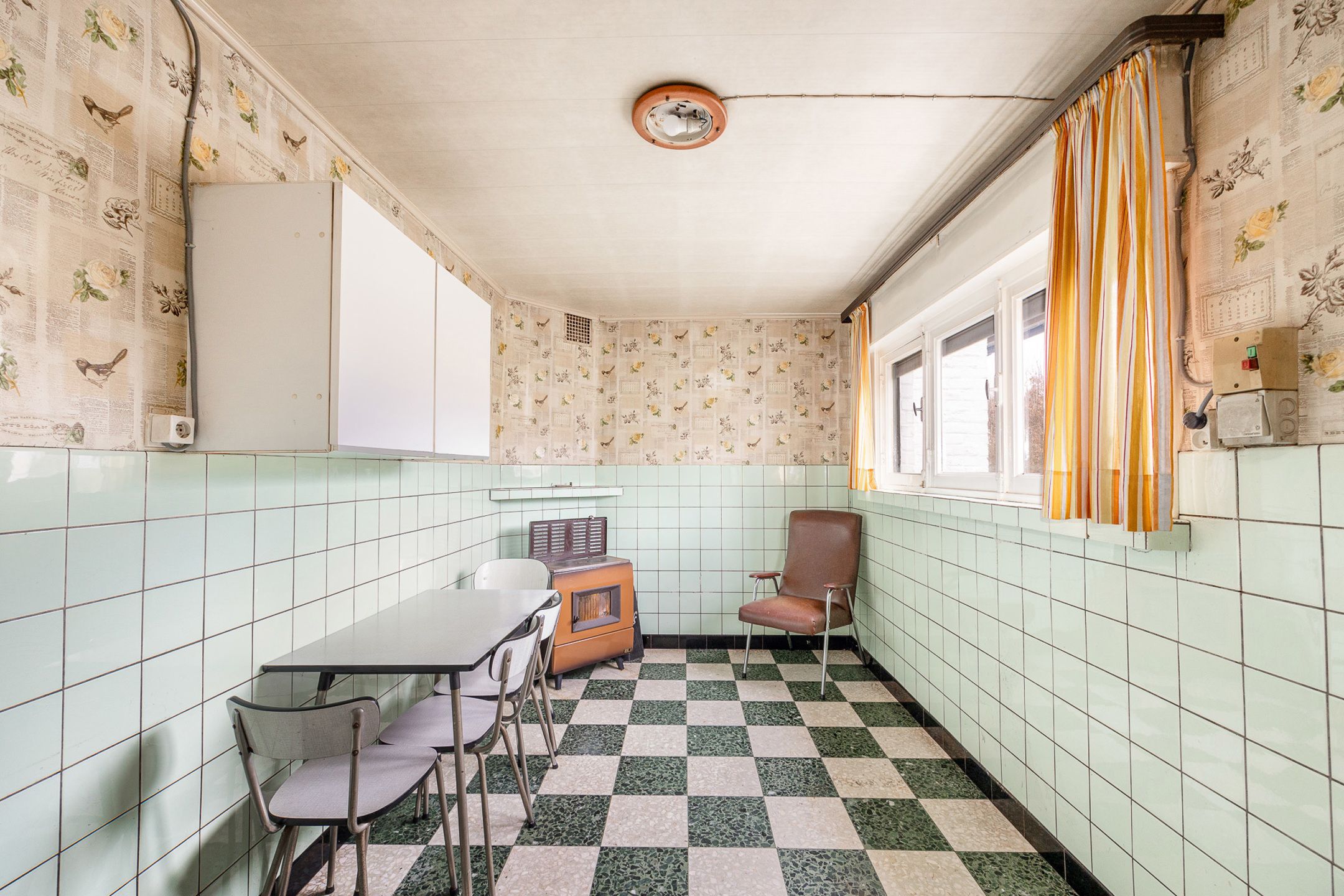 te renoveren 3-gevel woning met tuin foto 7