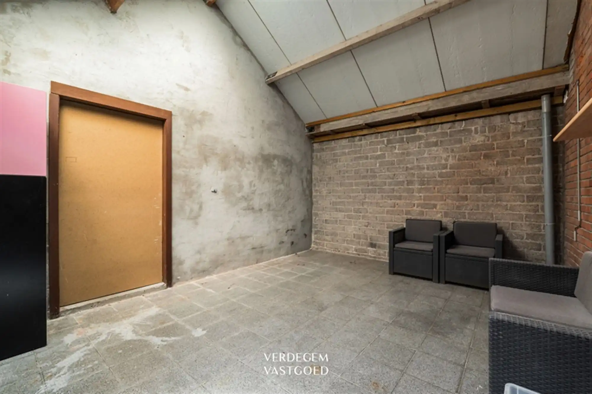 Opbrengsteigendom met 2 appartementen en 4 garages in het centrum van Sleidinge  foto 26