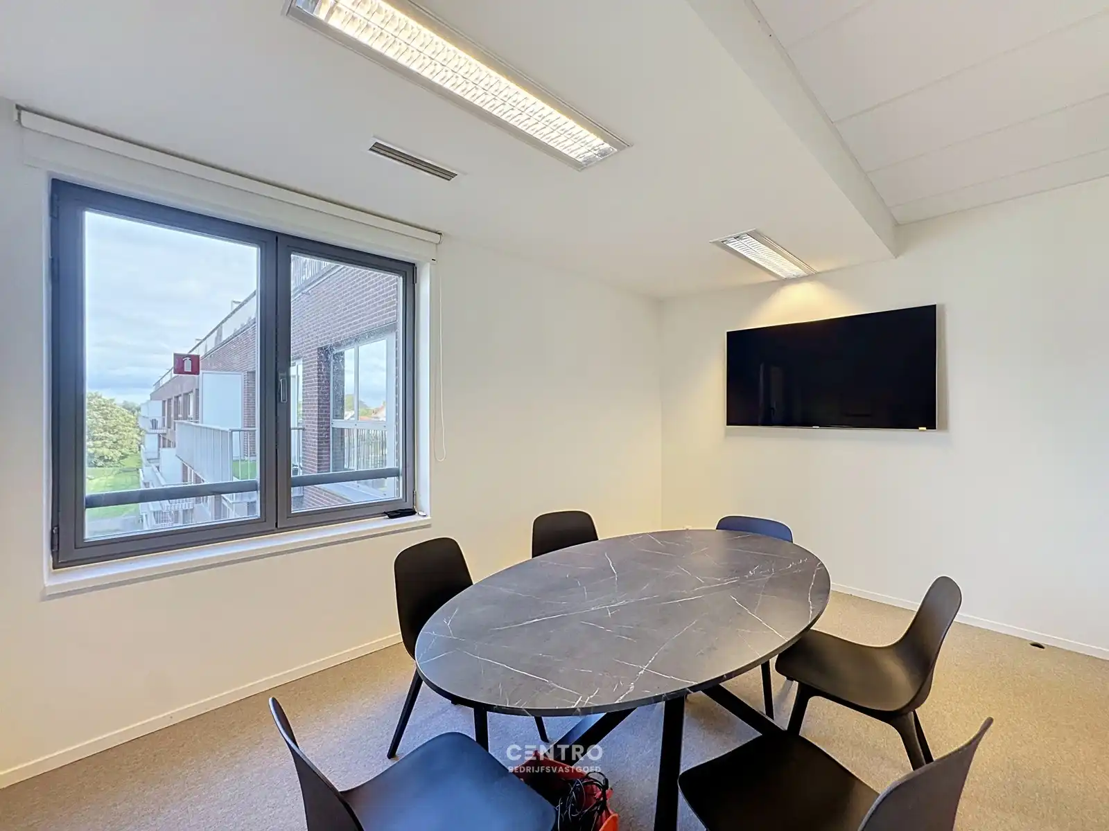 Kantoorruimte (375m2) op TOPligging met 6 private parkeerplaatsen! foto 17