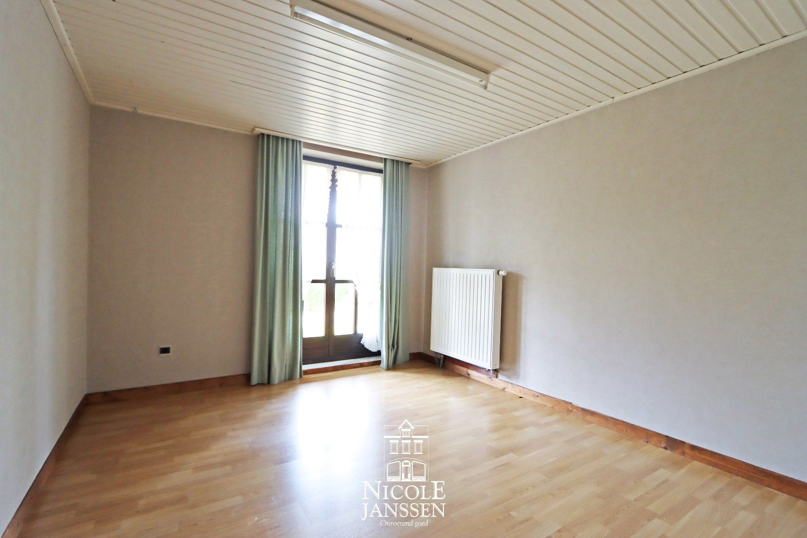 Ruime woning met grote kelder  foto 12