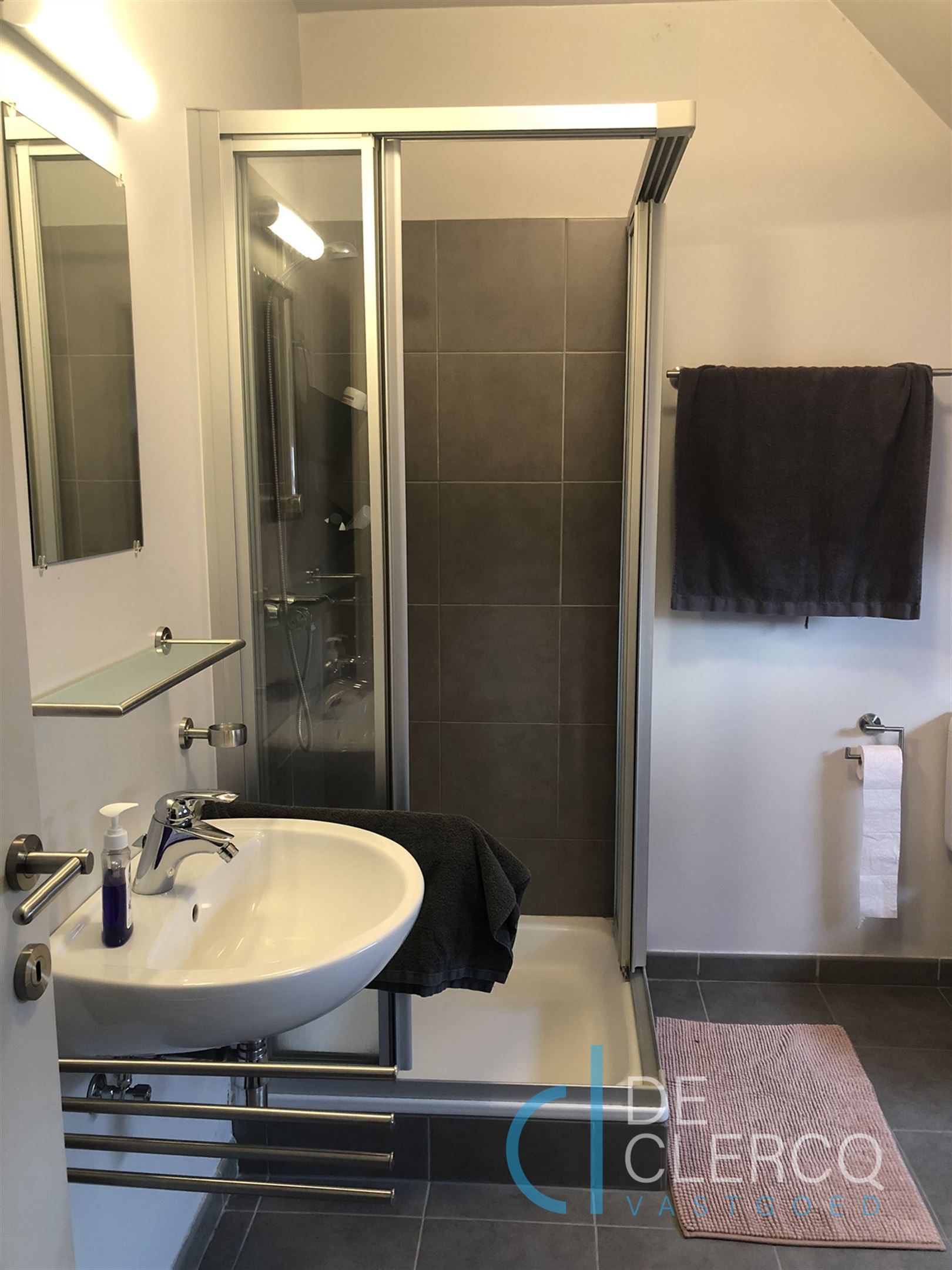 Ruim, tijdloos appartement met garage én terras te huur! foto 9