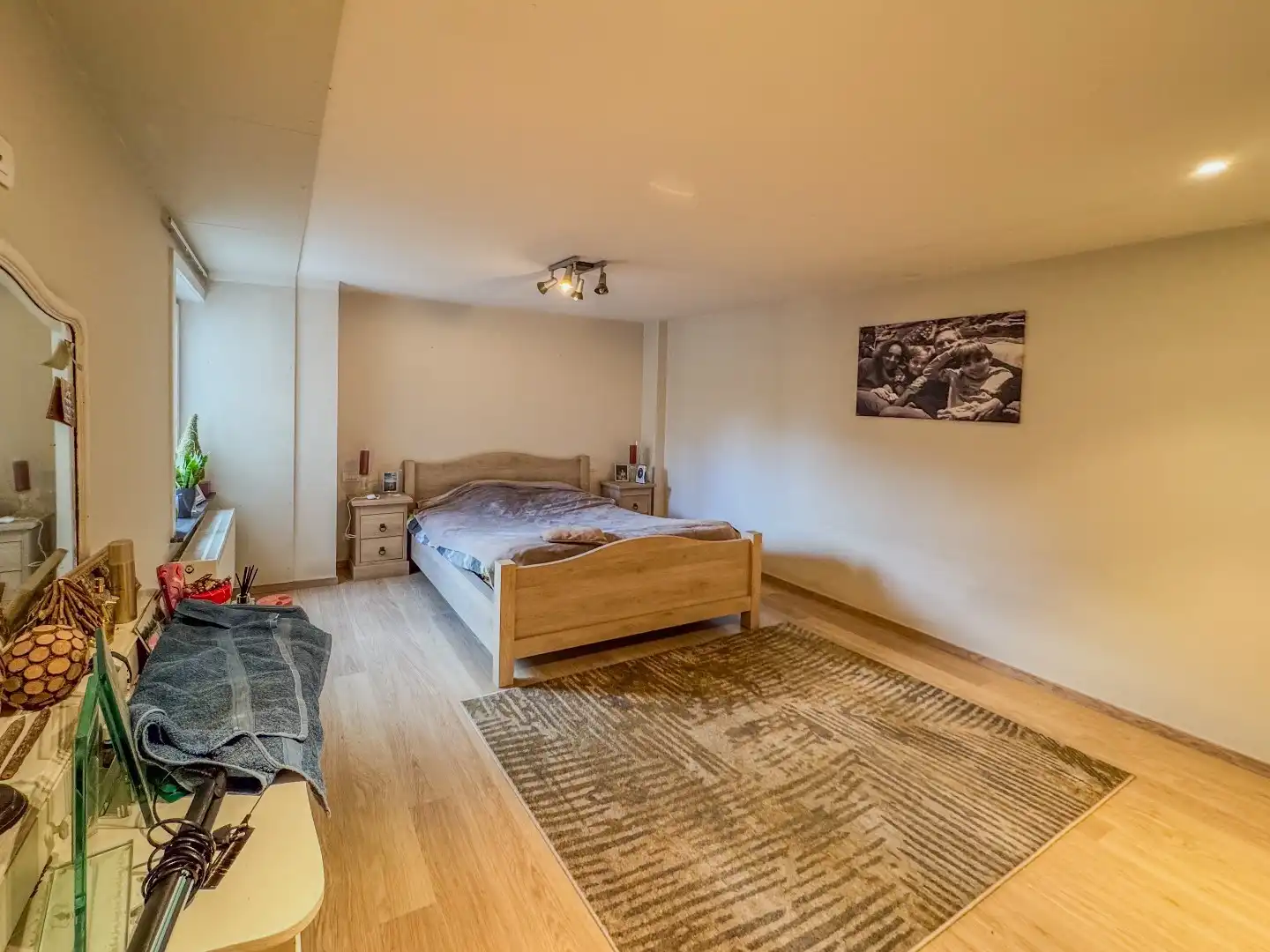 Zeer ruim appartement met 3 slaapkamers, 3 badkamers en gigantisch terras. foto 9