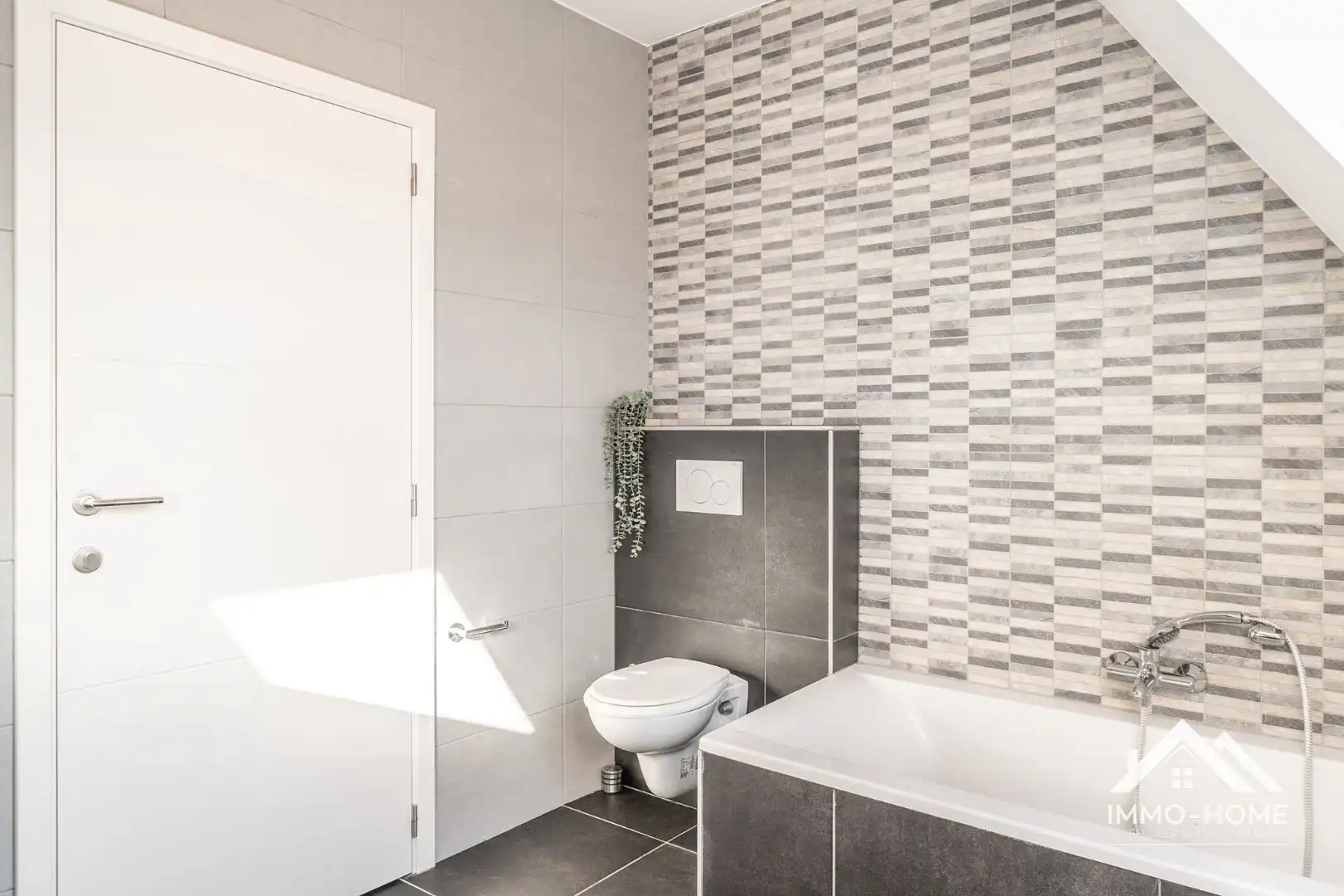 Jonge recente woning met heel veel volume! foto 15