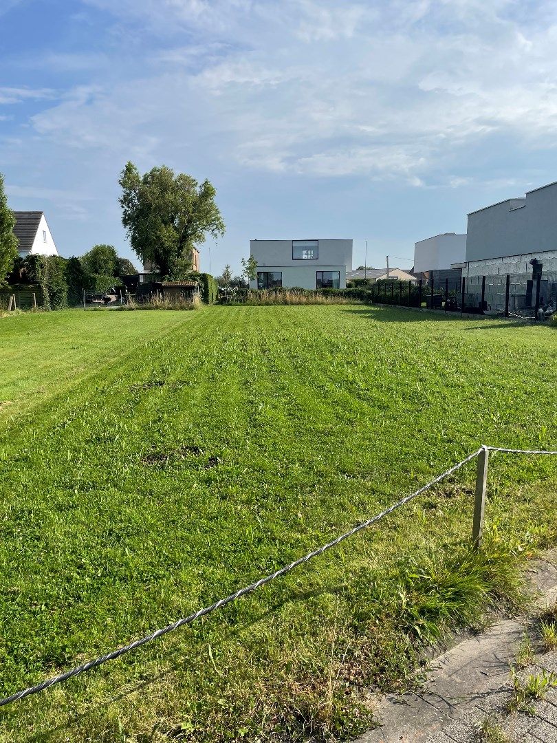 Perceel bouwgrond van 638 m² geschikt voor villabouw te Leffinge. foto 1