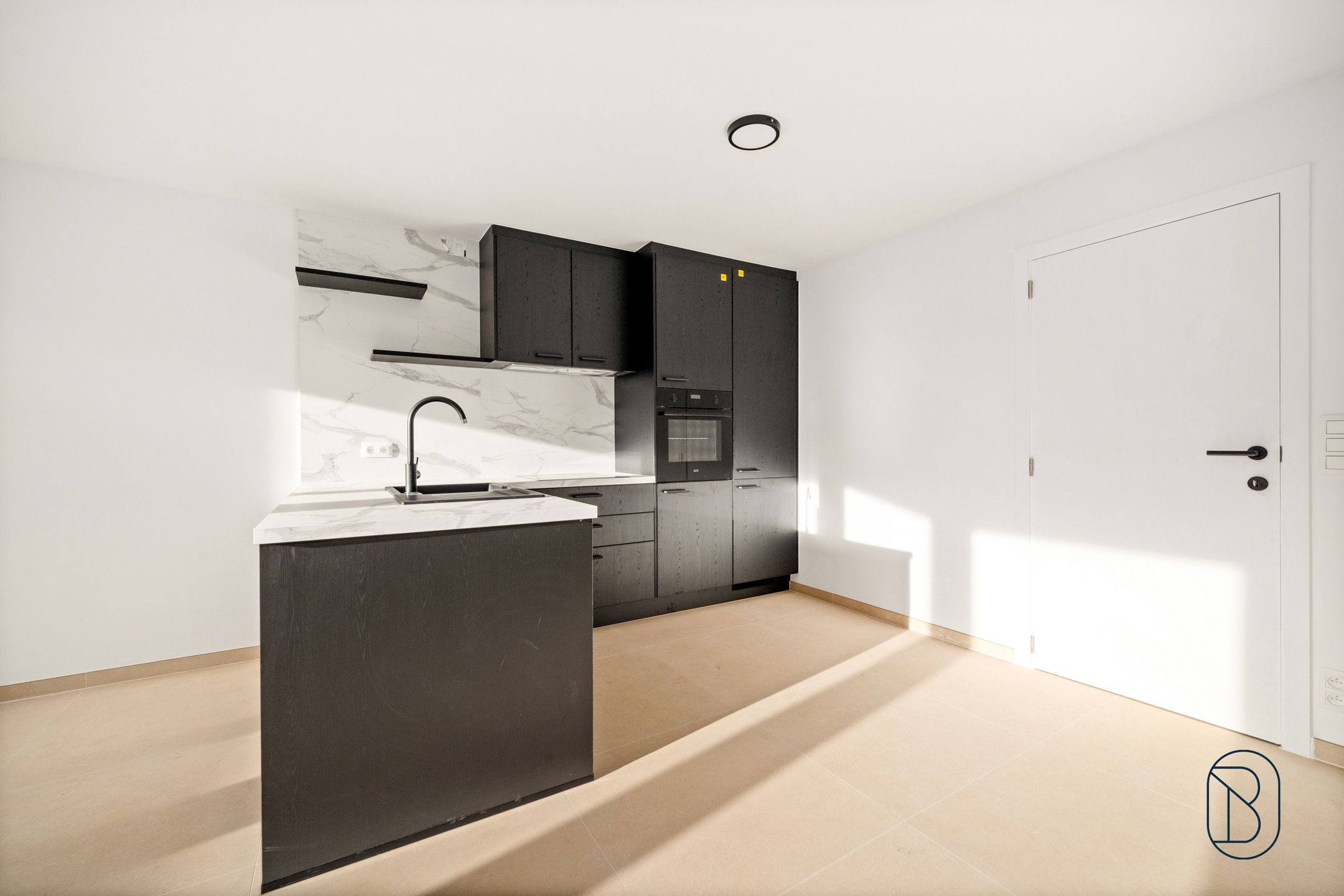 Appartementsgebouw bestaande uit 6 appartementen met garages foto 3