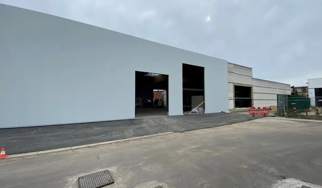 Gerenoveerd magazijn te huur aan A12 in Wilrijk foto 11