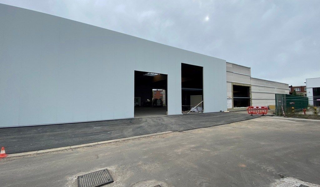 Gerenoveerd magazijn te huur aan A12 in Wilrijk foto 11