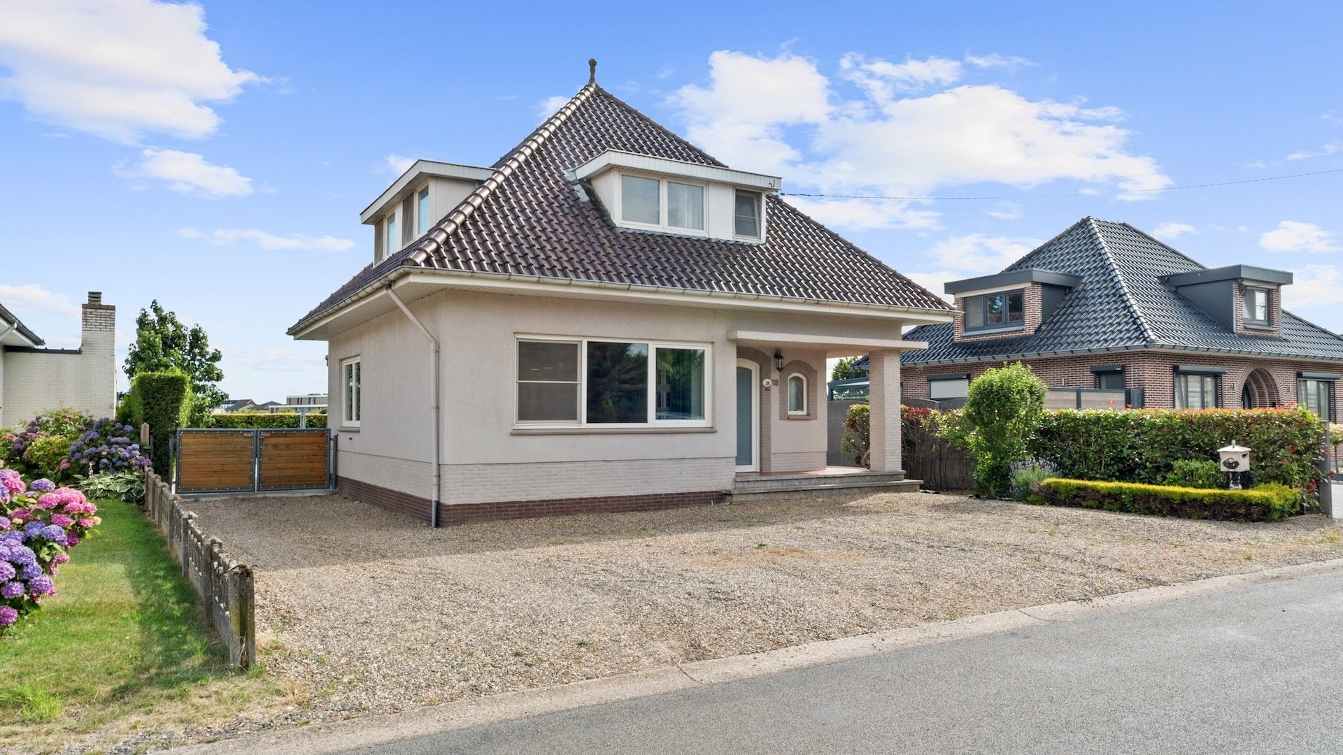 Hoofdfoto van de publicatie: Rustig gelegen woning (O.B.) met 3 slaapkamers gelegen op een perceel van 5a 58ca