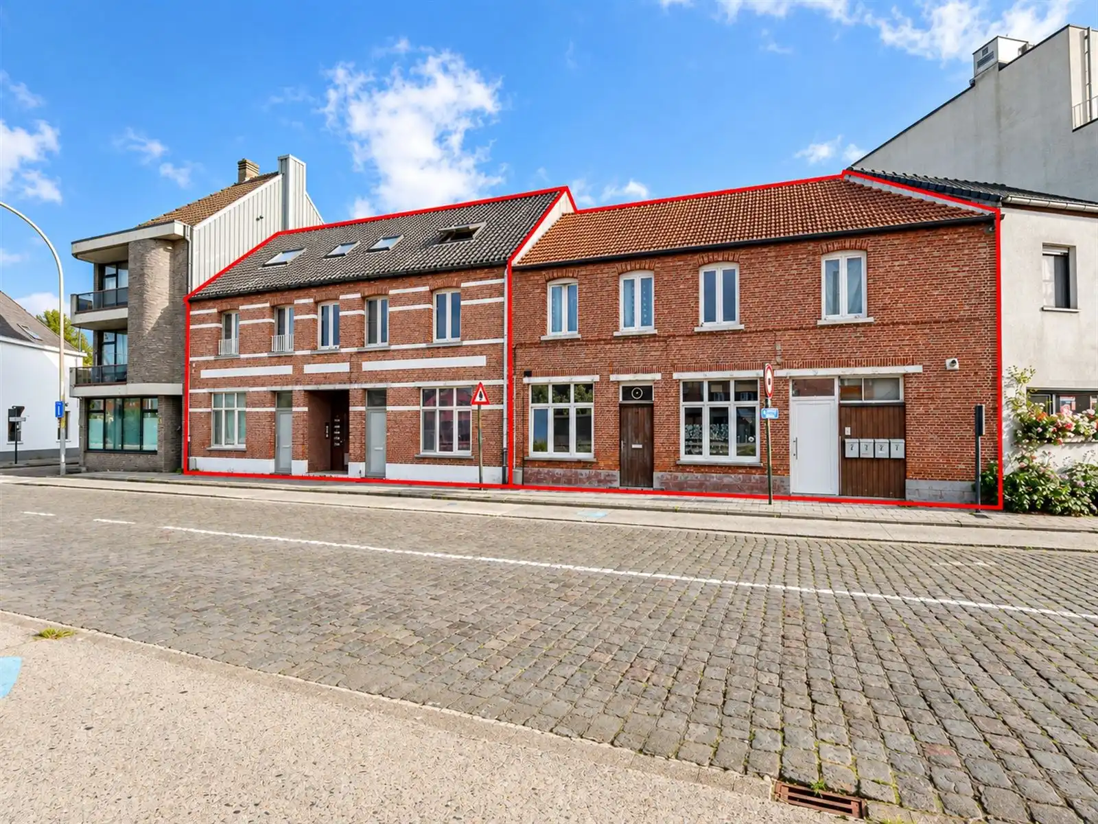 Appartementsgebouw foto {{pictureIndex}}