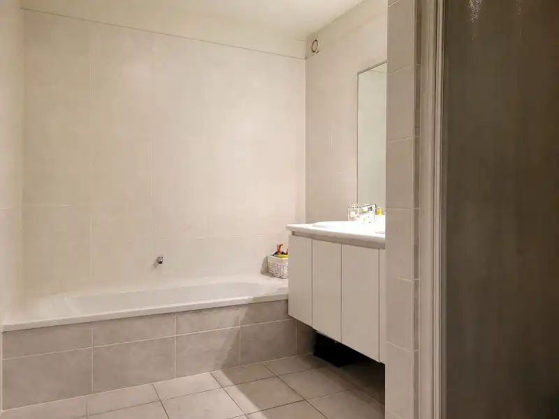 Ruim 2-slaapkamer appartement te huur op jaarbasis foto 6