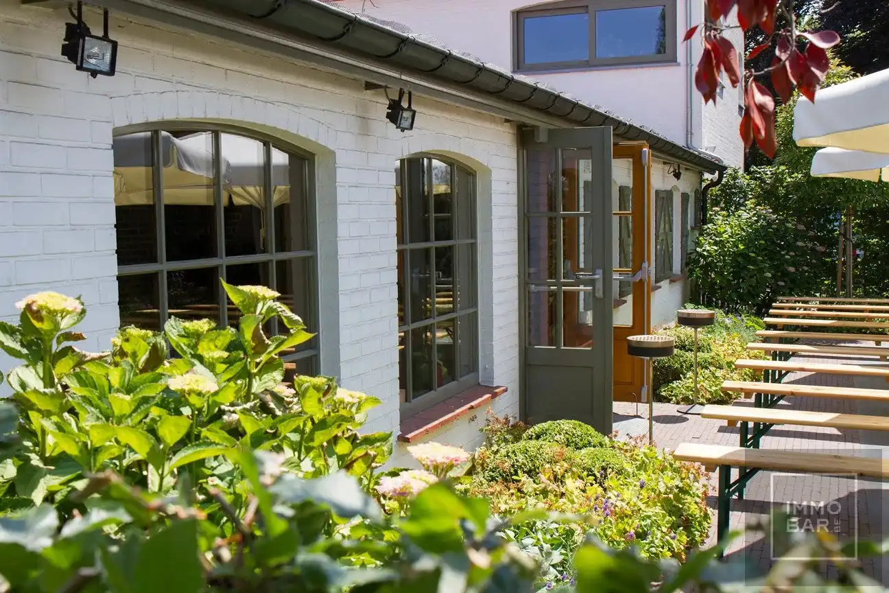 Veelzijdig handelspand met woonst en uitstekende bereikbaarheid foto 14