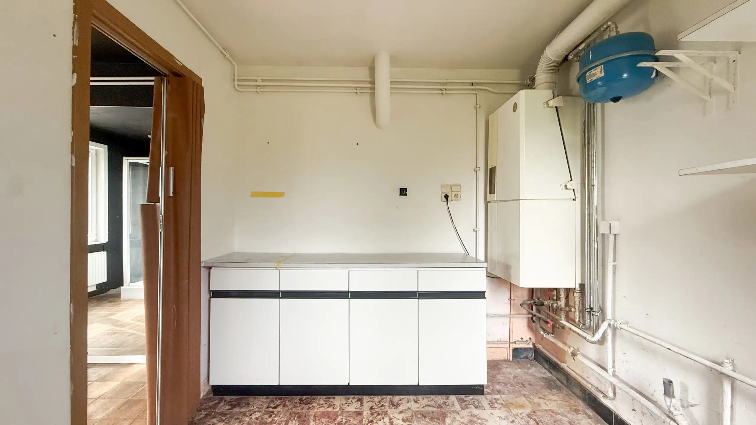 Deels gerenoveerde woning met ruime leefruimte en 3 slpkms! foto 9