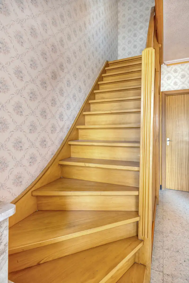 IN OPTIE - Solide te renoveren burgerwoning mét doorgang in Opstal foto 13