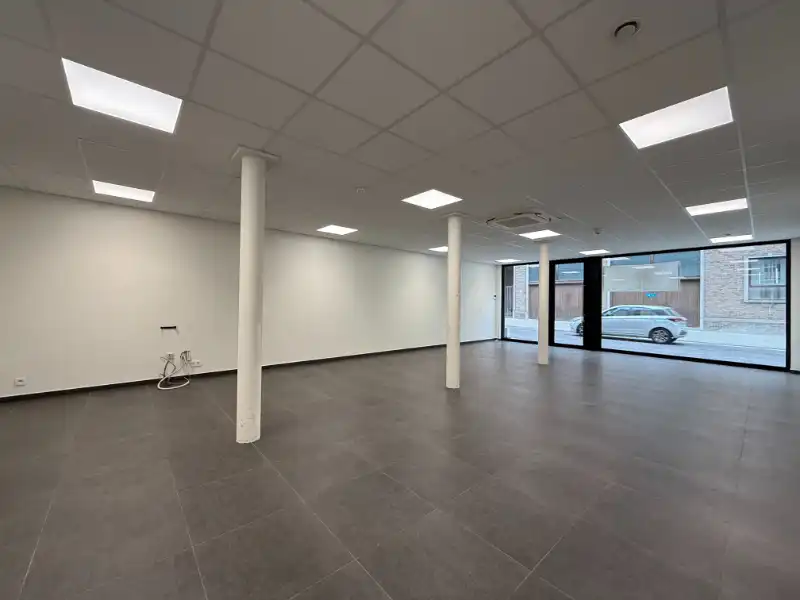 Recent en energiezuinig handelspand of kantoor in hartje Temse foto 3