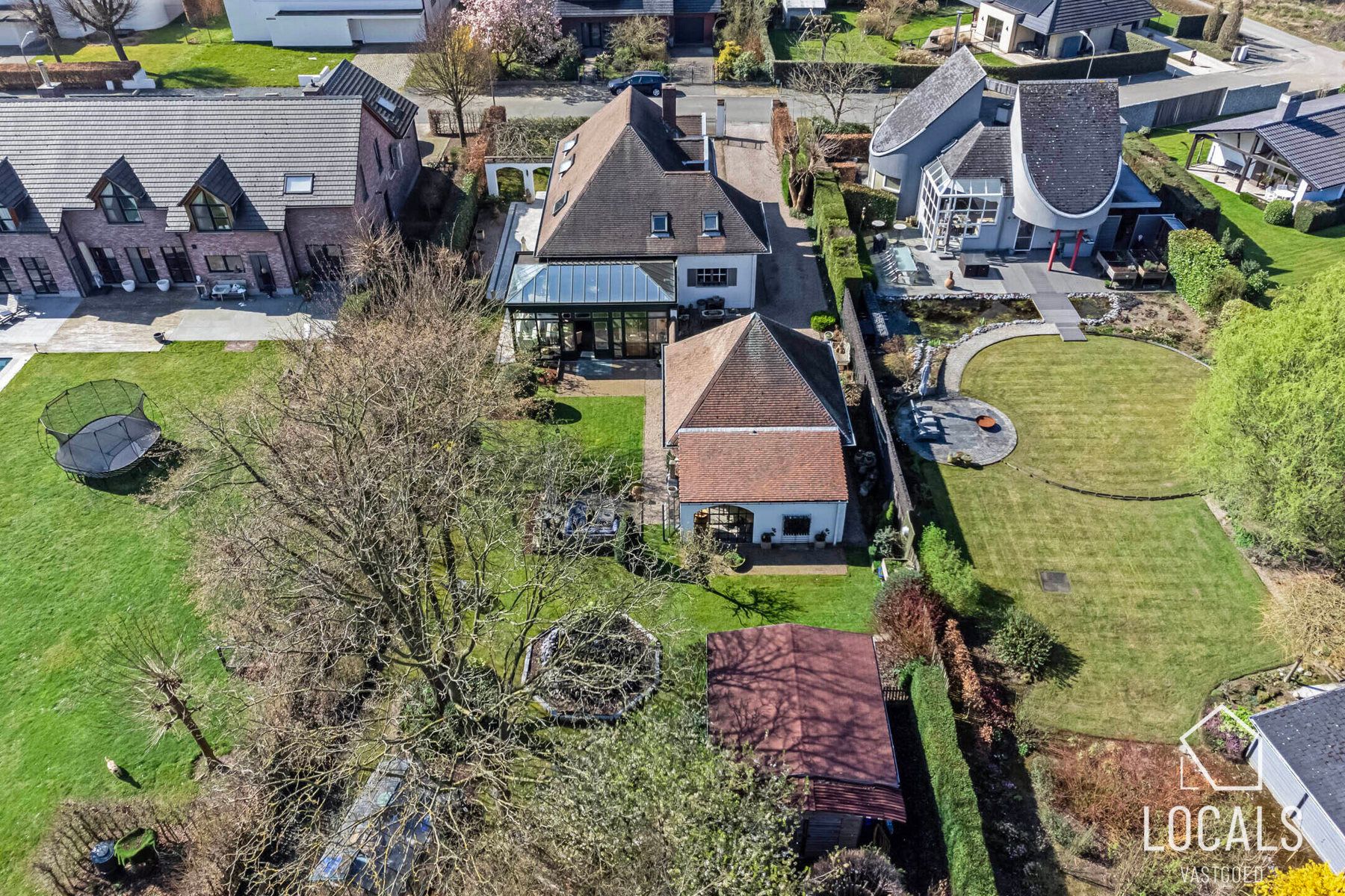 Tijdloze villa in doodlopende straat aan het bos foto 31