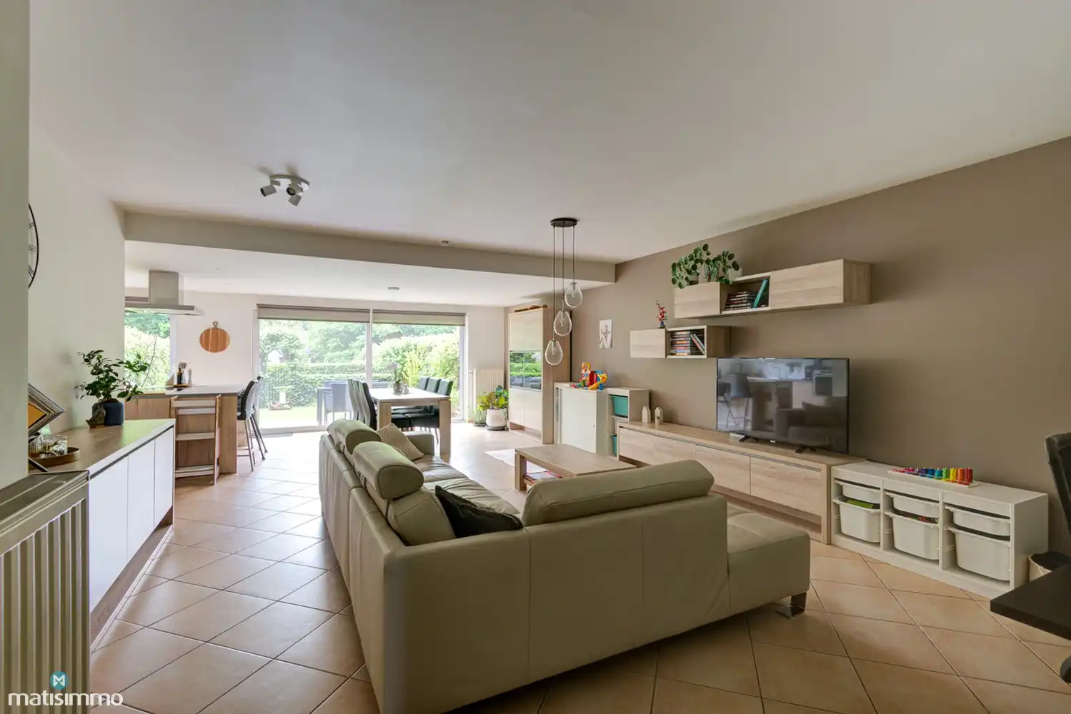 RUIM INSTAPKLAAR GELIJKVLOERS APPARTEMENT MET TWEE SLAAPKAMERS EN TUIN TE ZUTENDAAL foto 4